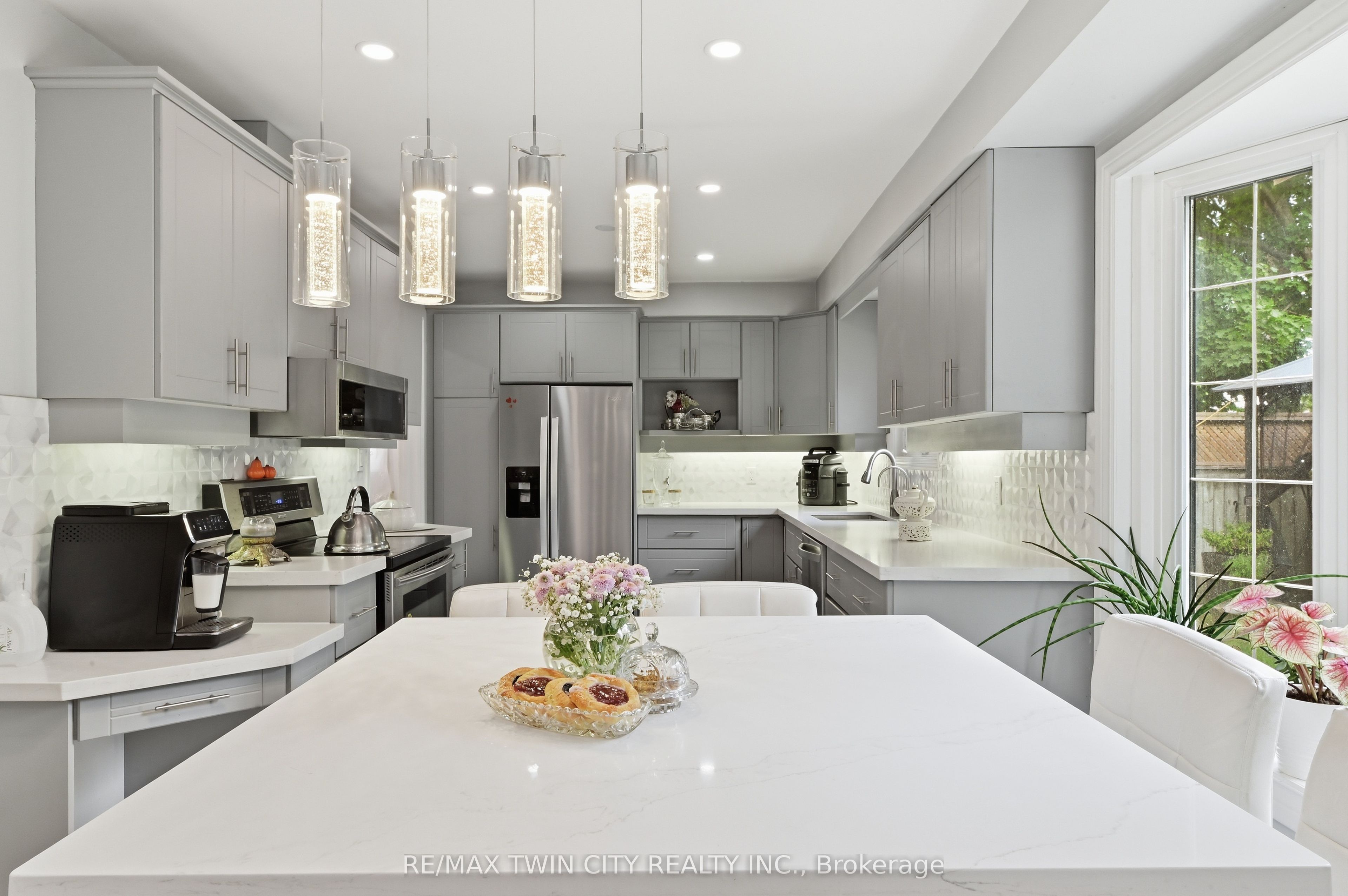 512 Hawthorne Crescent Property Photo 12