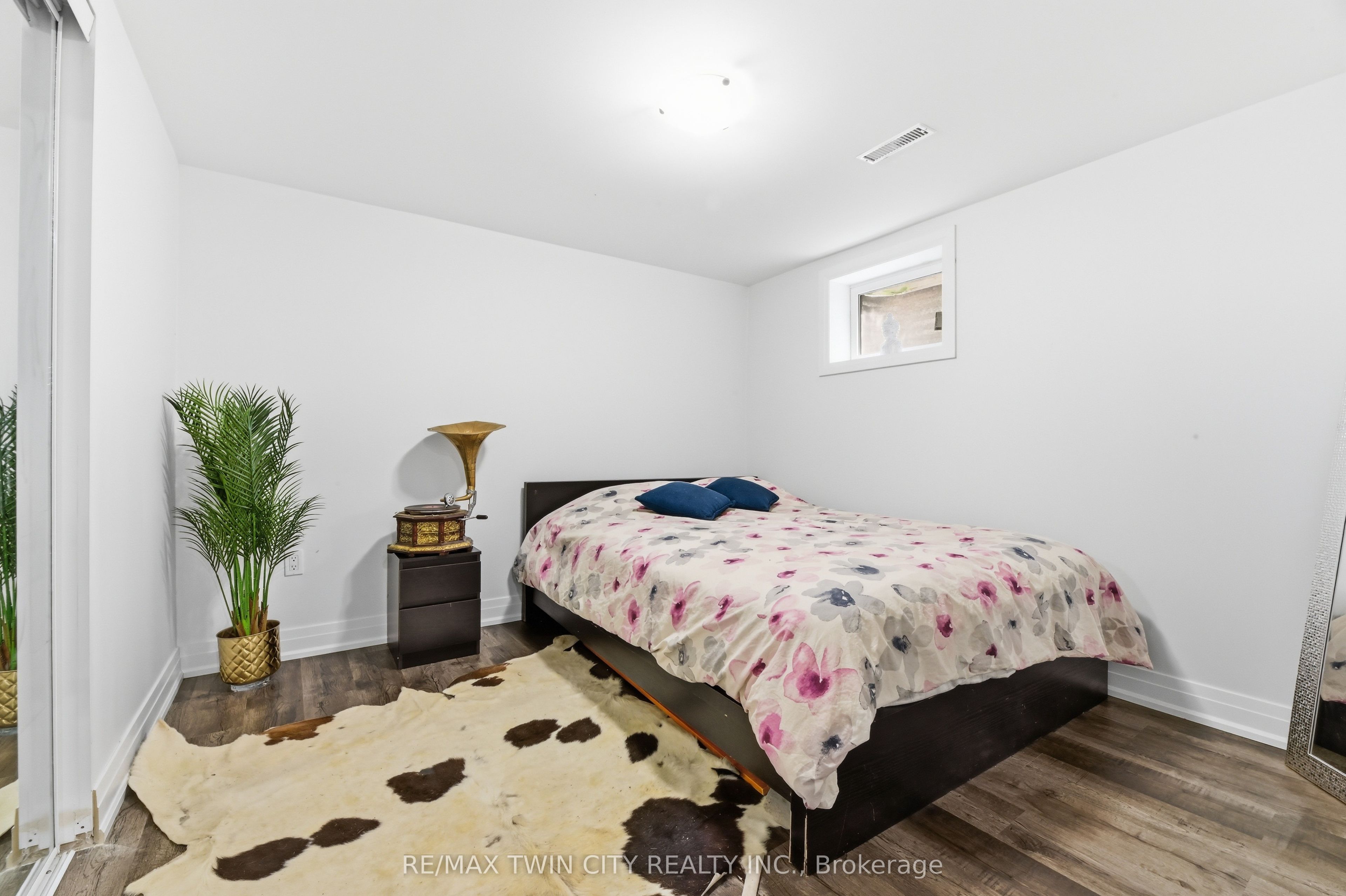512 Hawthorne Crescent Property Photo 29