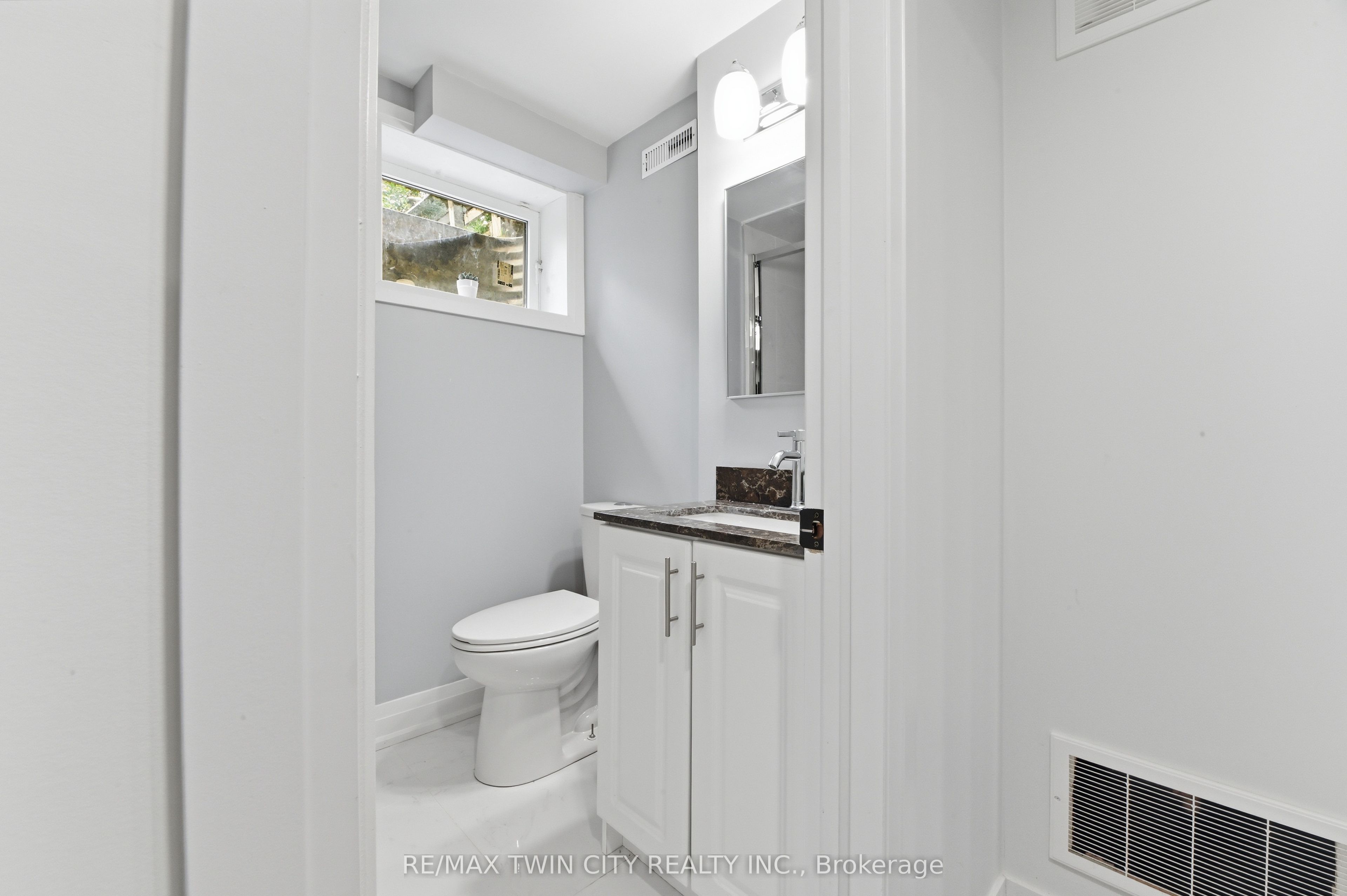 512 Hawthorne Crescent Property Photo 34