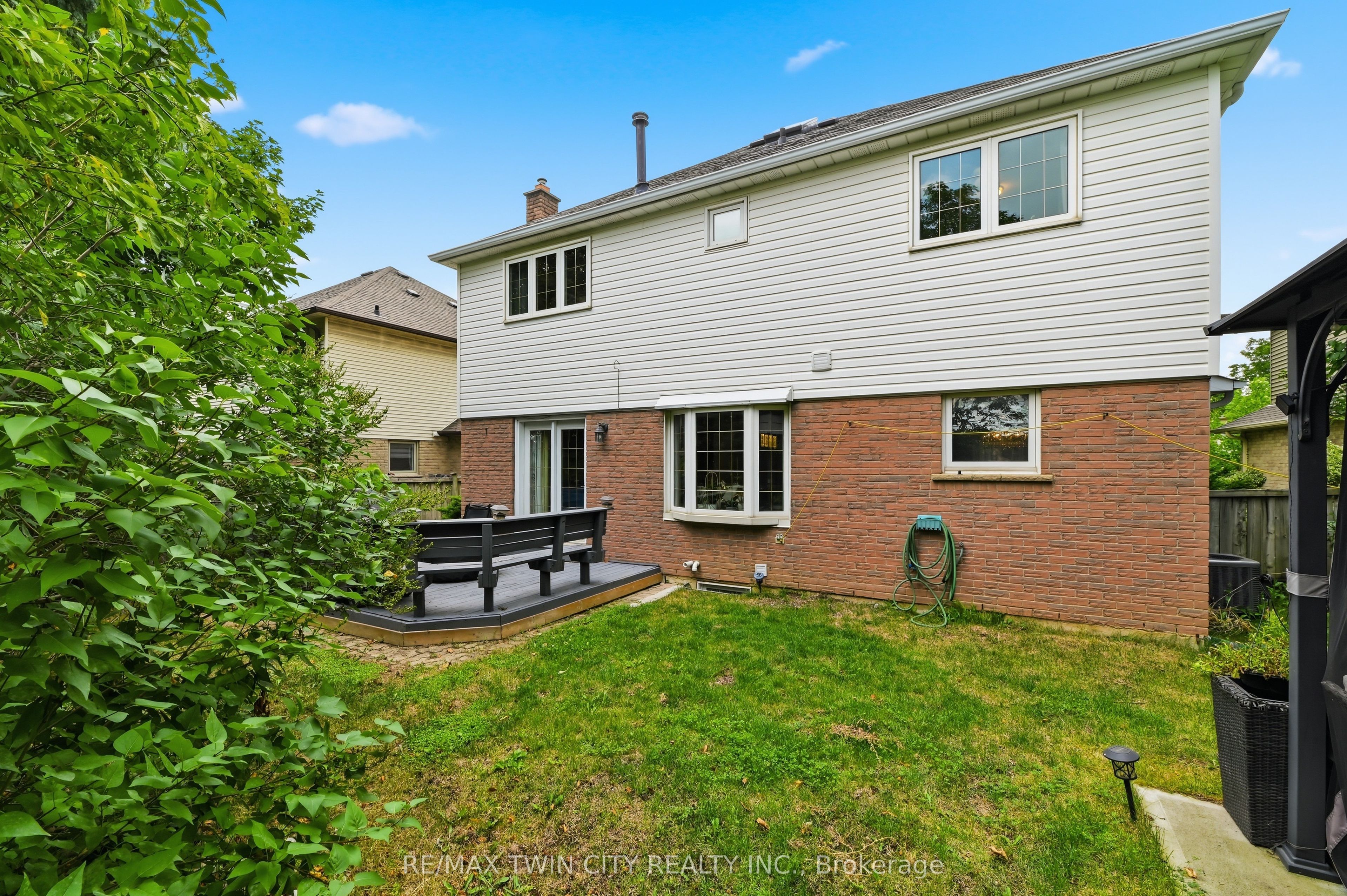 512 Hawthorne Crescent Property Photo 36