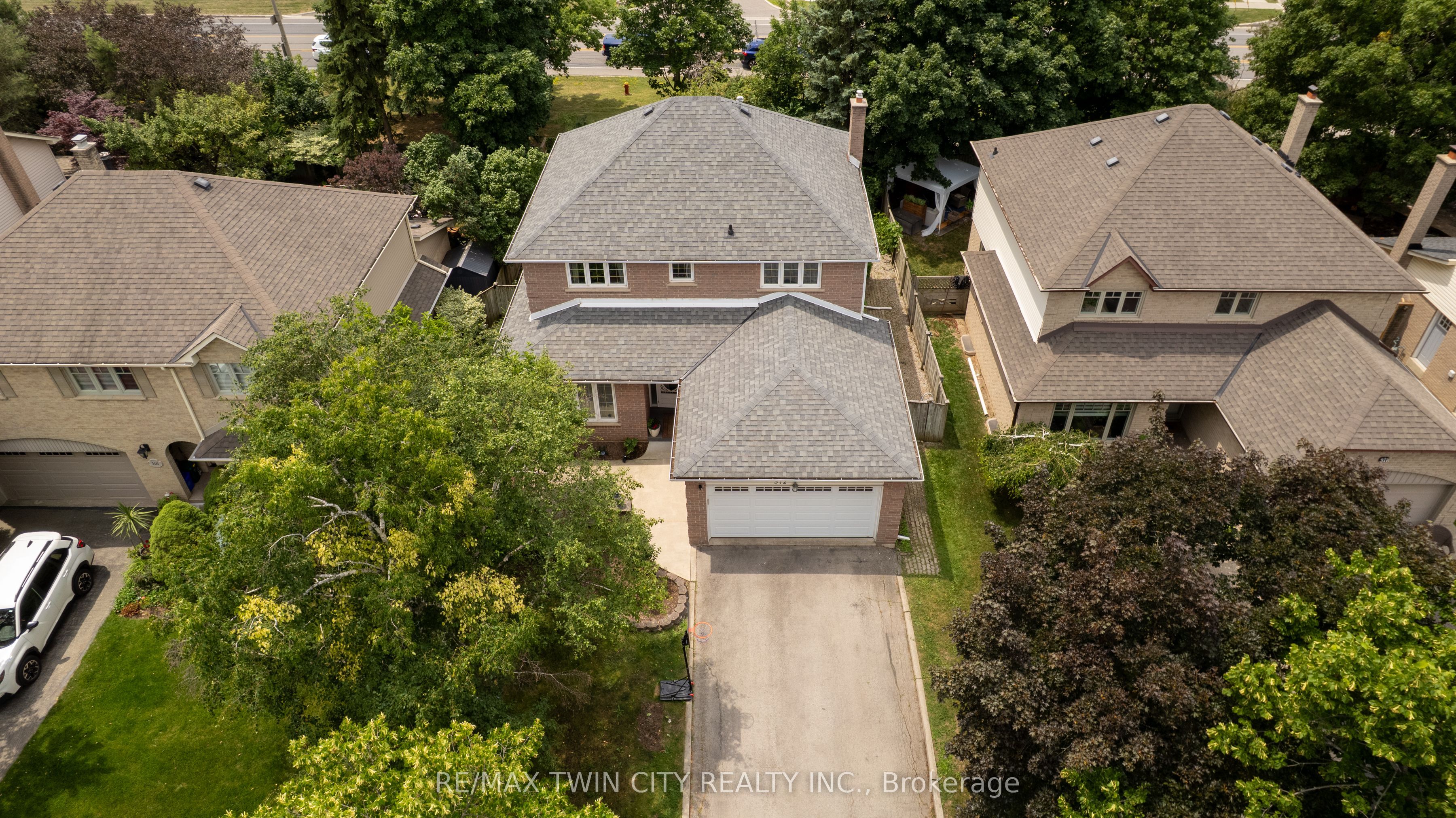 512 Hawthorne Crescent Property Photo 42