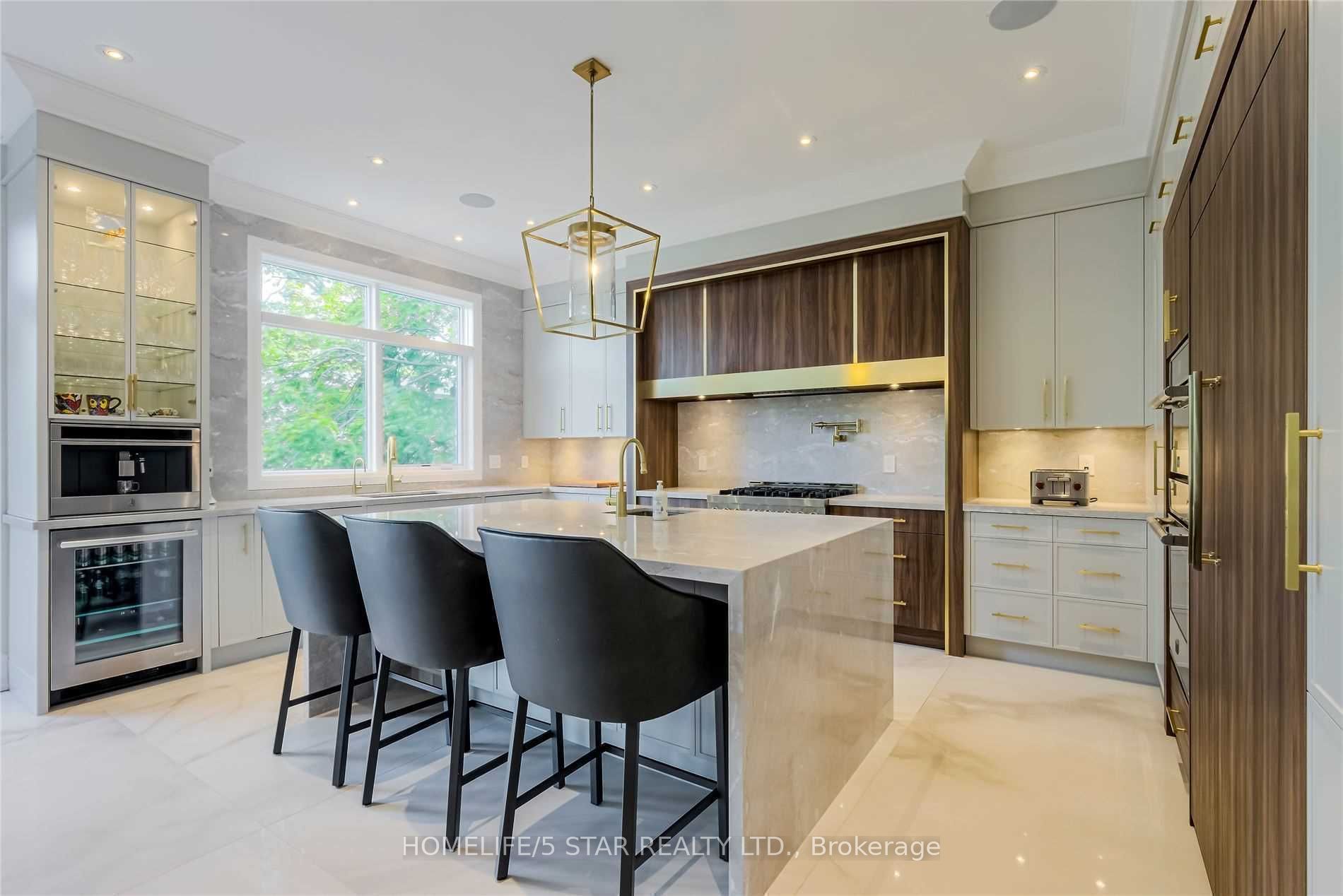 W13682232 Property Photo 10