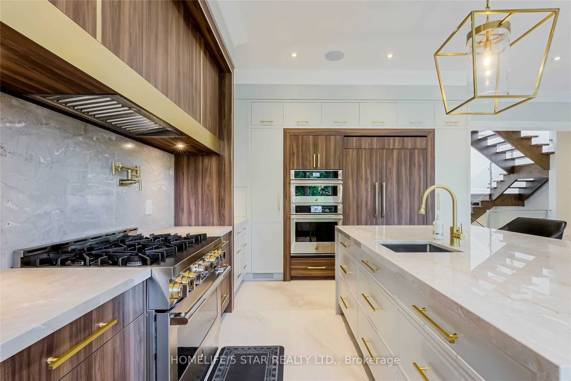 W13682232 Property Photo 12