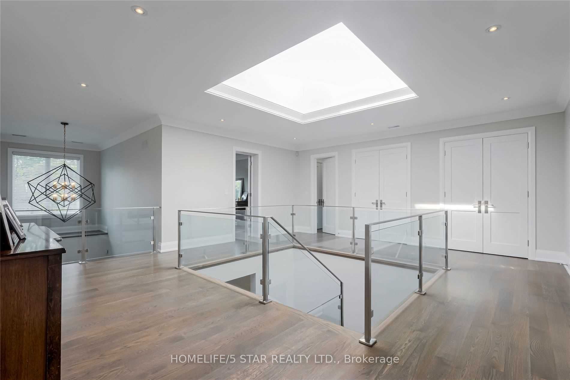 W13682232 Property Photo 16