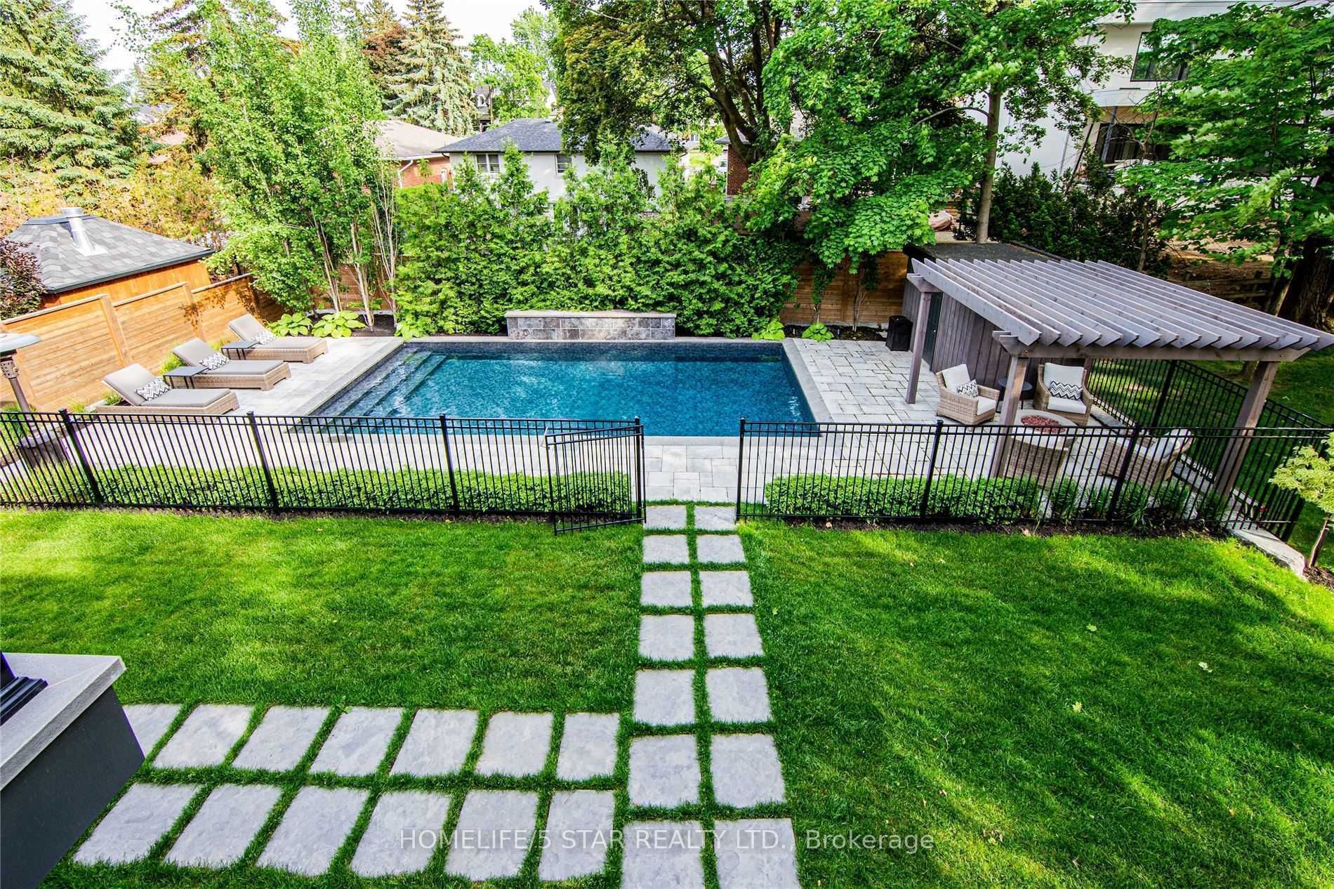 W13682232 Property Photo 34