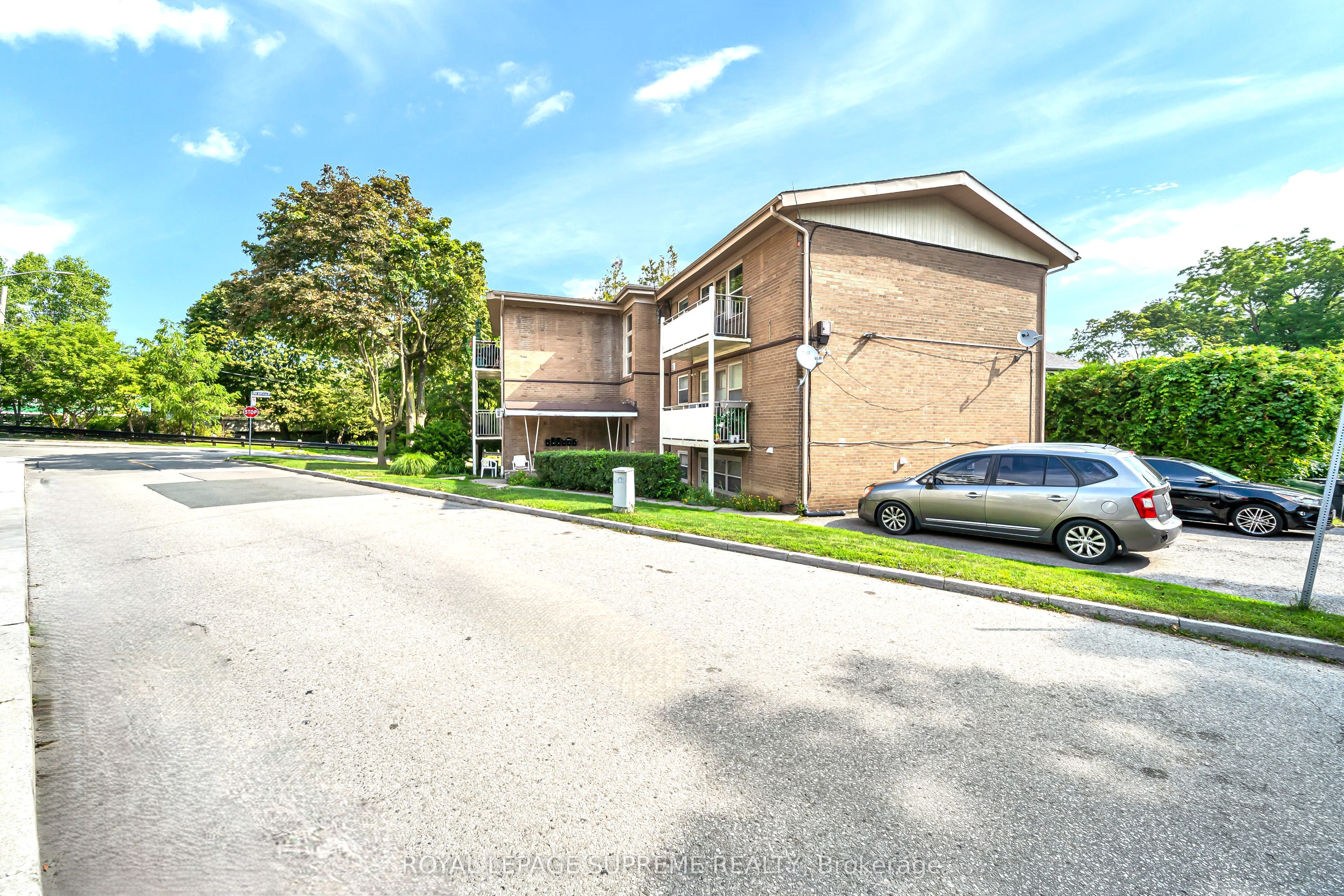 135 Kingsway Crescent 4 Property Photo 2
