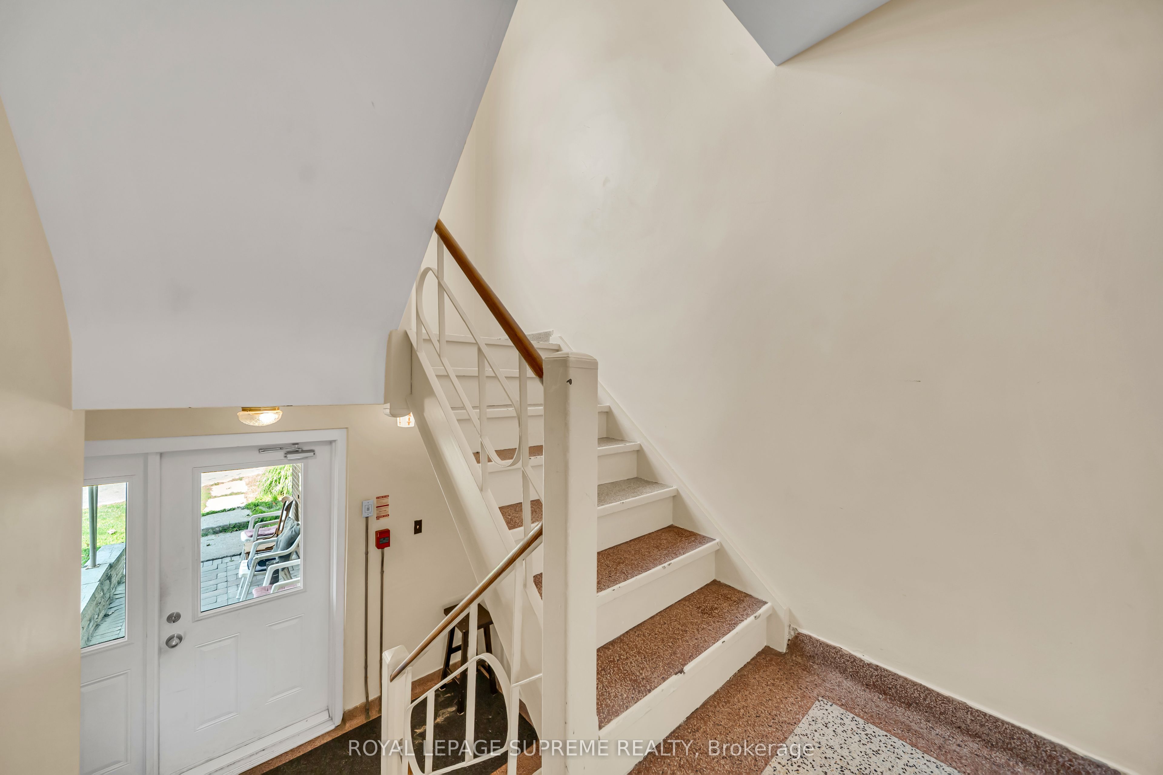 135 Kingsway Crescent 4 Property Photo 8