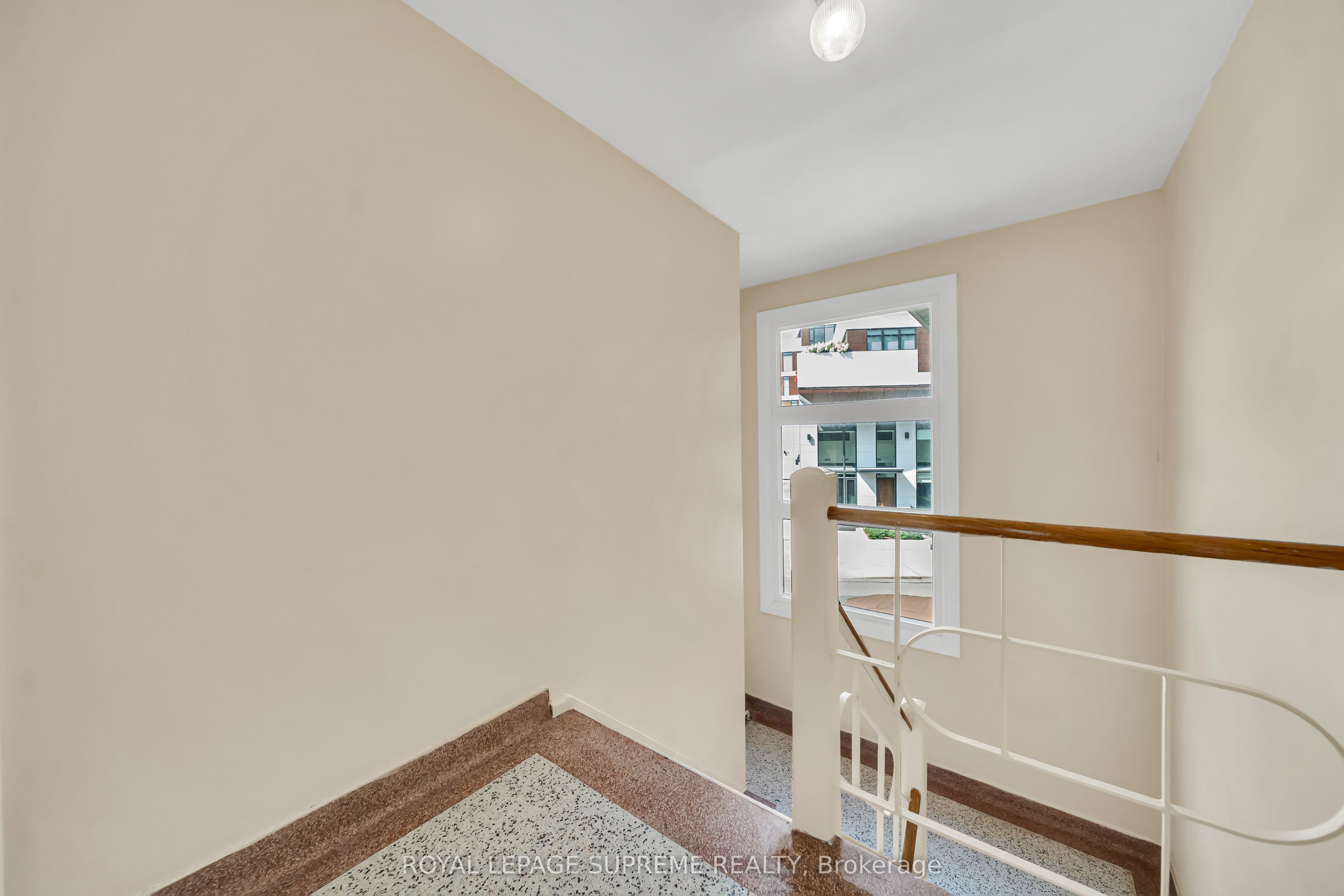 135 Kingsway Crescent 4 Property Photo 9