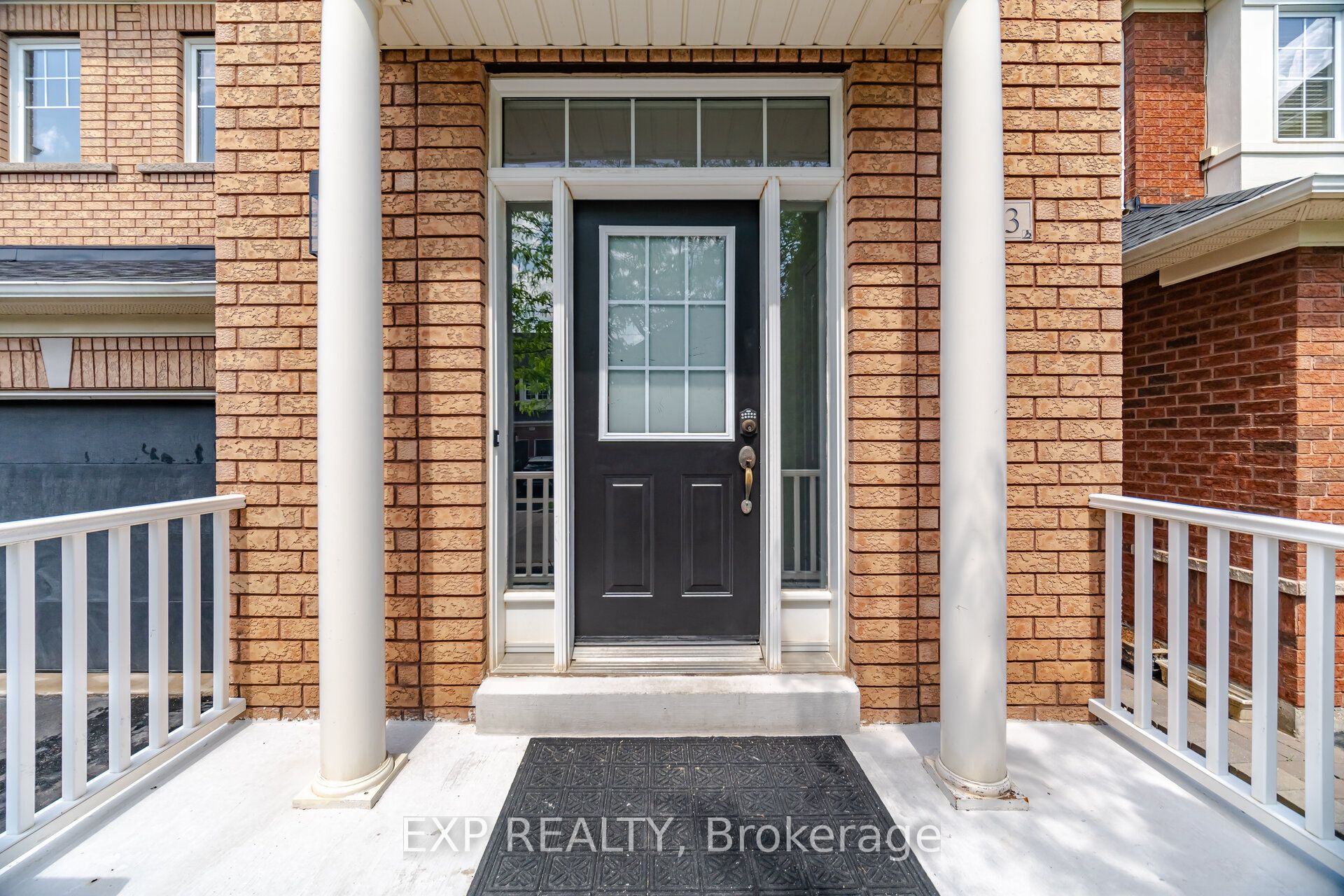 363 Holmes Crescent Property Photo 2