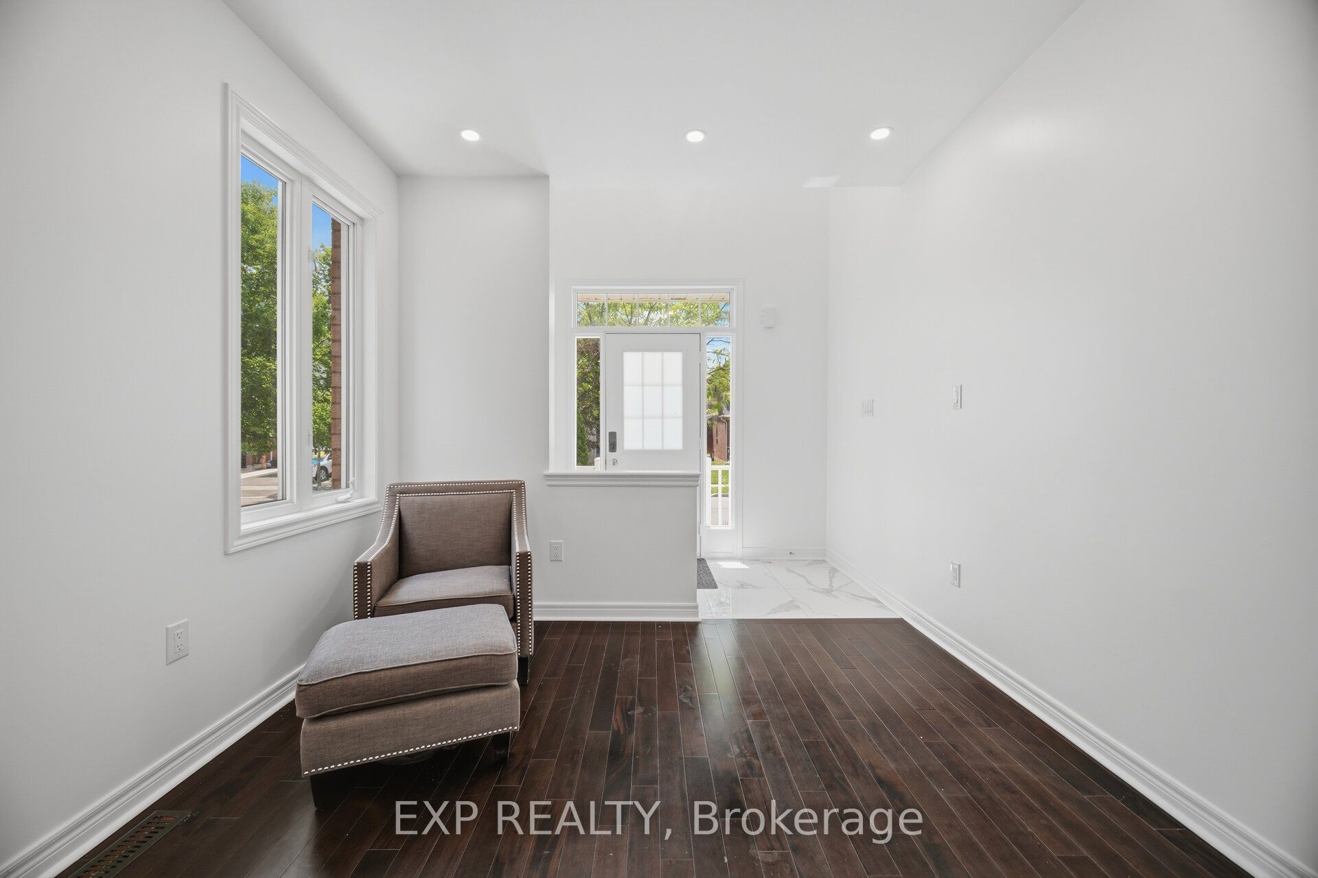 363 Holmes Crescent Property Photo 3