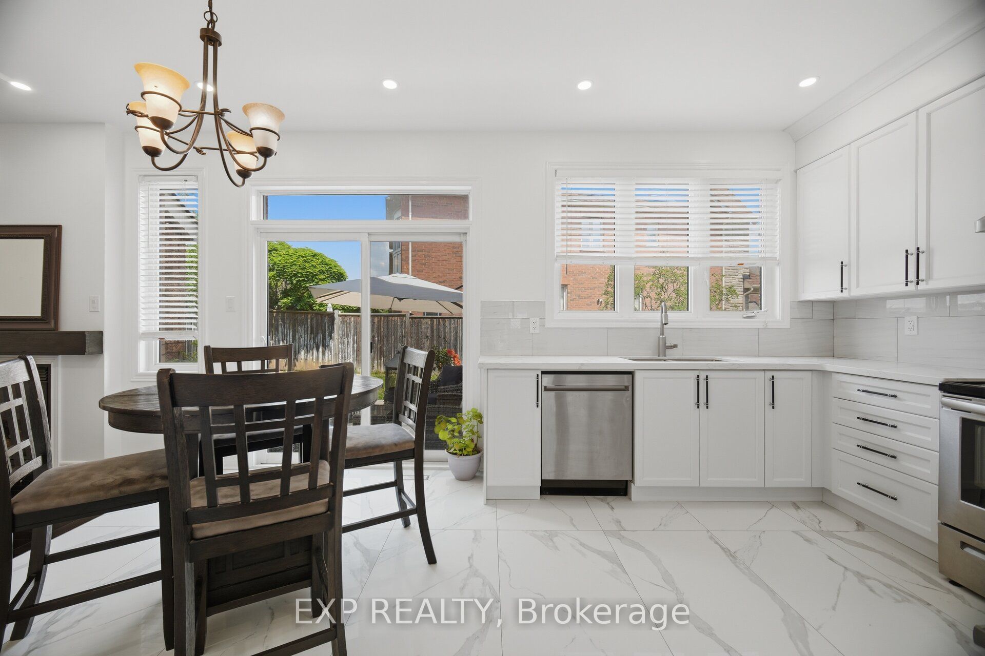 363 Holmes Crescent Property Photo 6