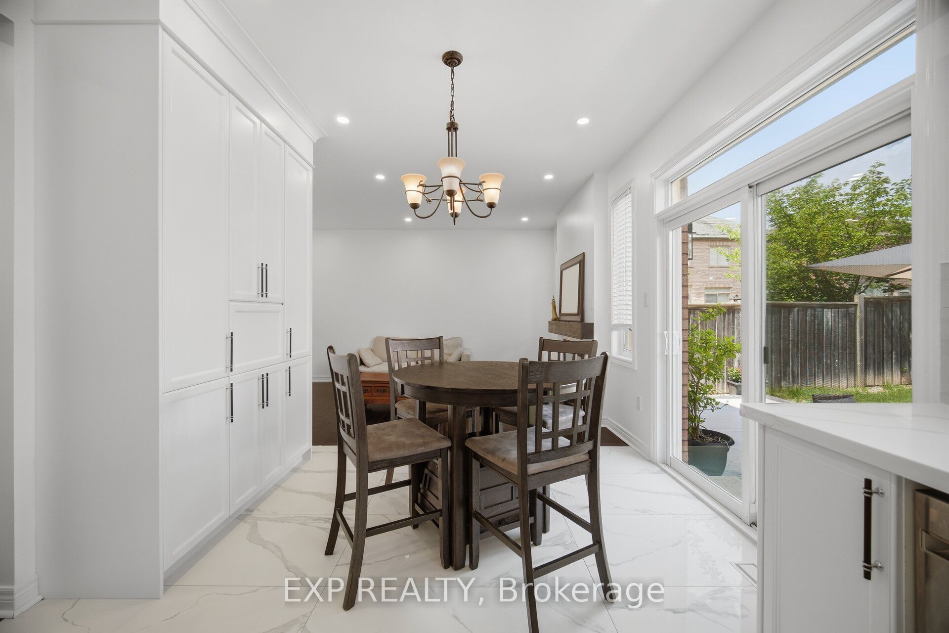 363 Holmes Crescent Property Photo 10