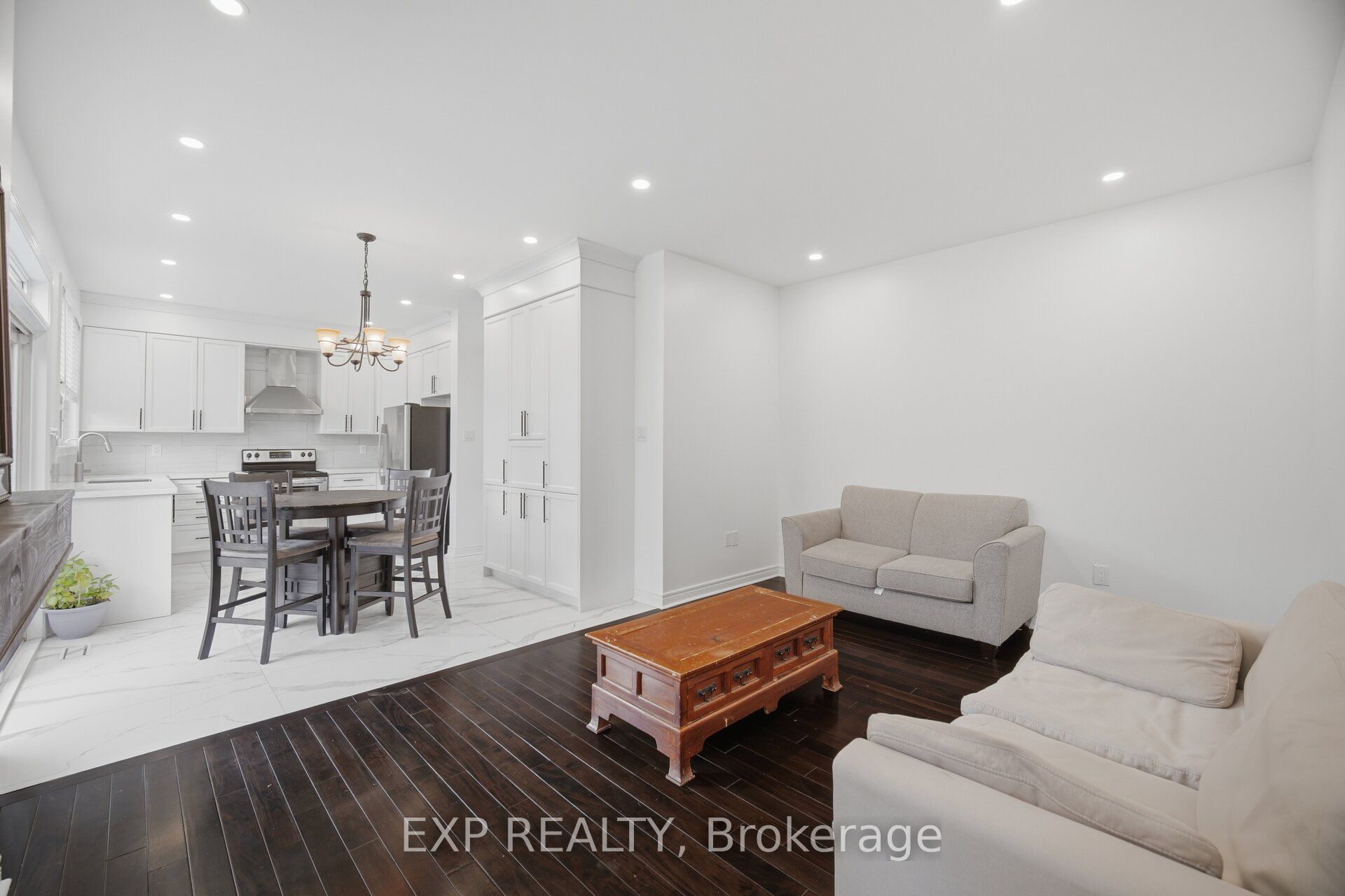 363 Holmes Crescent Property Photo 13
