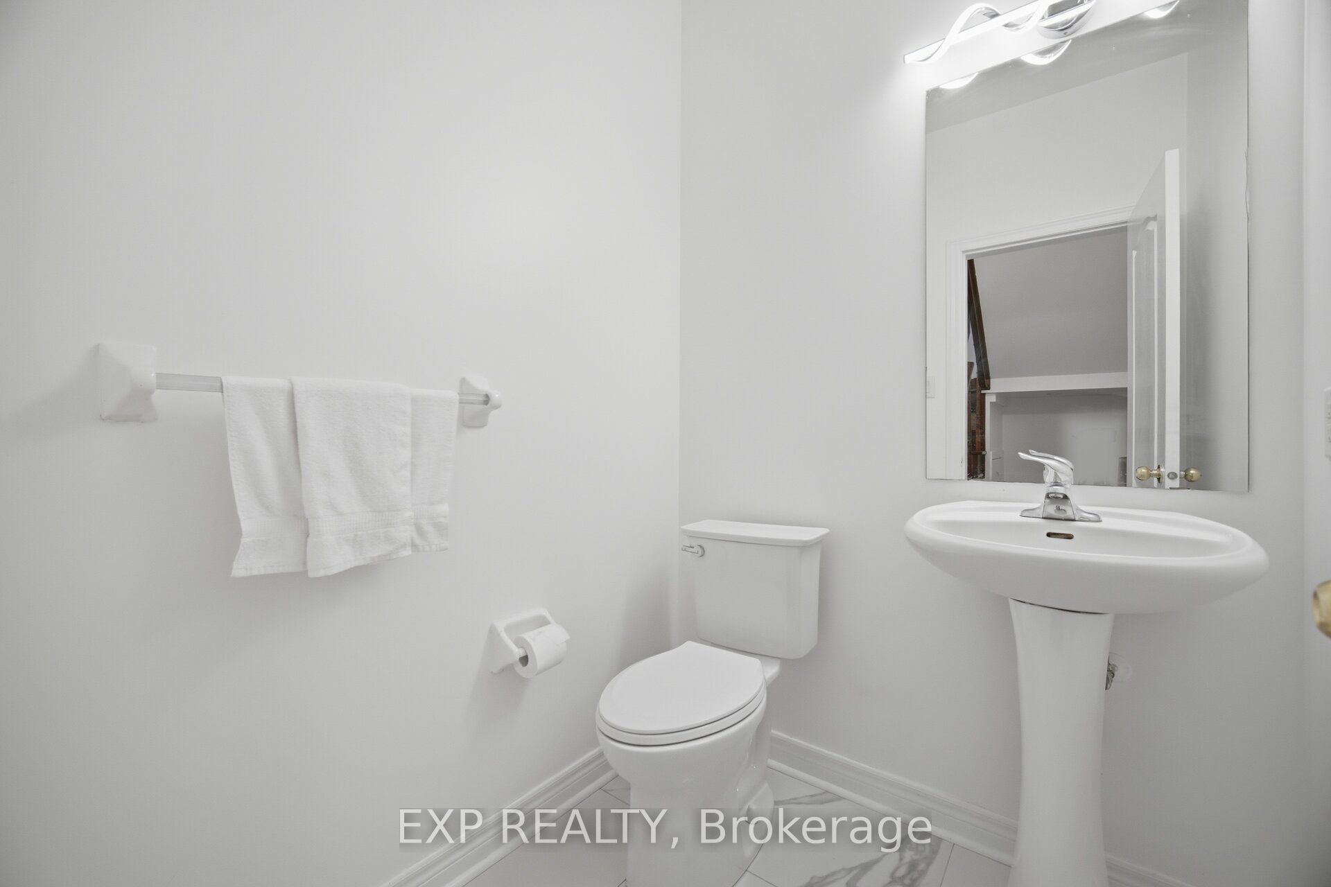 363 Holmes Crescent Property Photo 14
