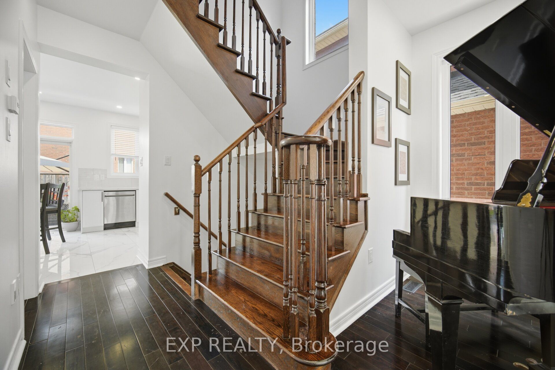 363 Holmes Crescent Property Photo 15