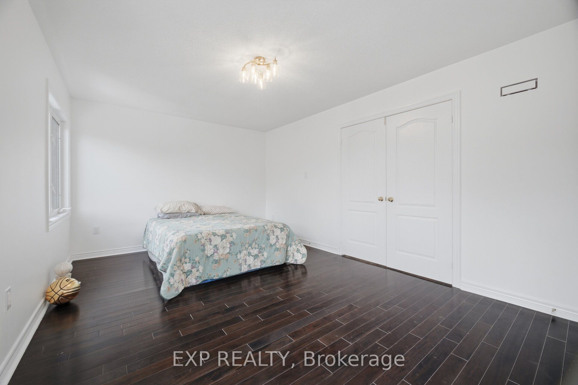 363 Holmes Crescent Property Photo 18