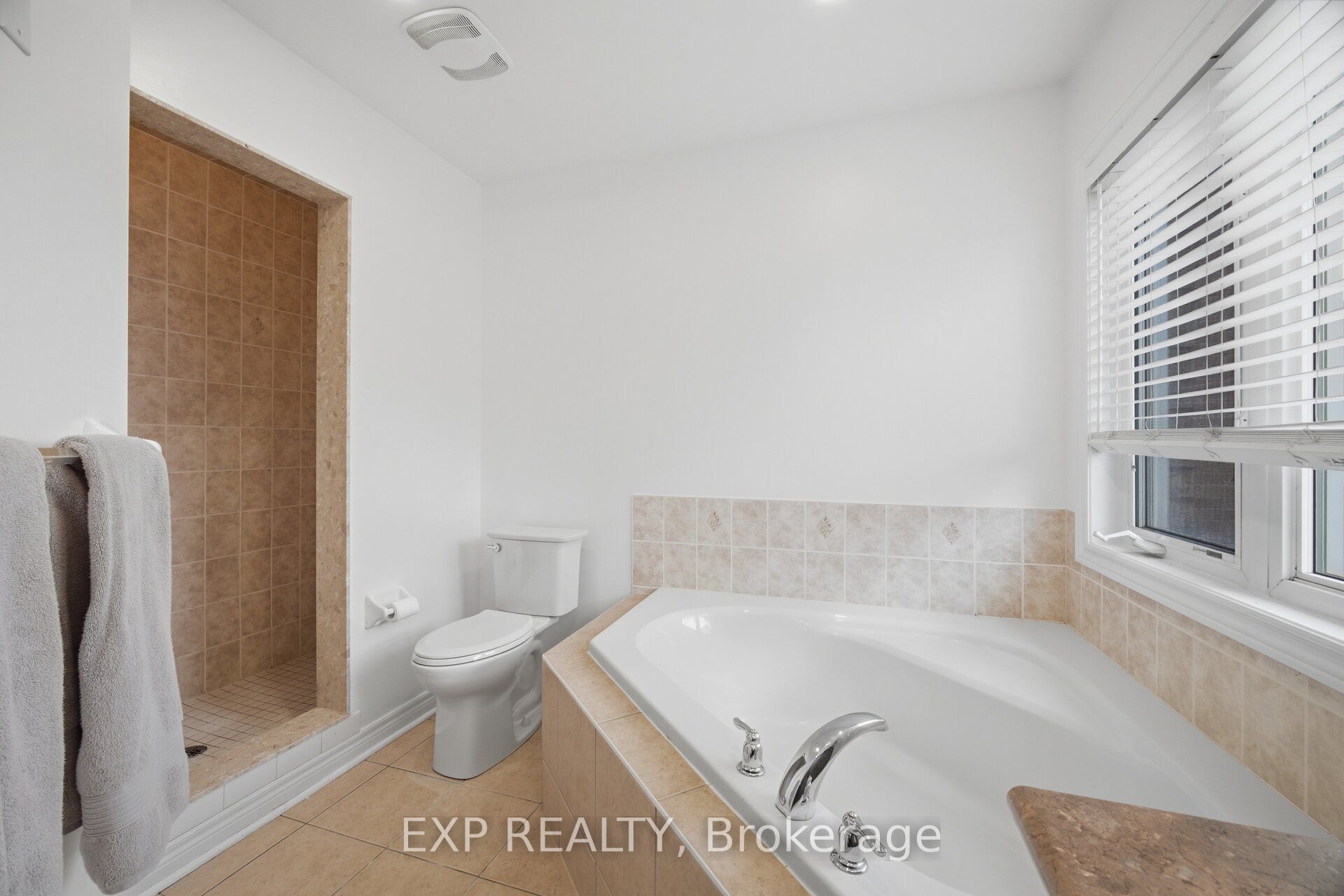 363 Holmes Crescent Property Photo 20