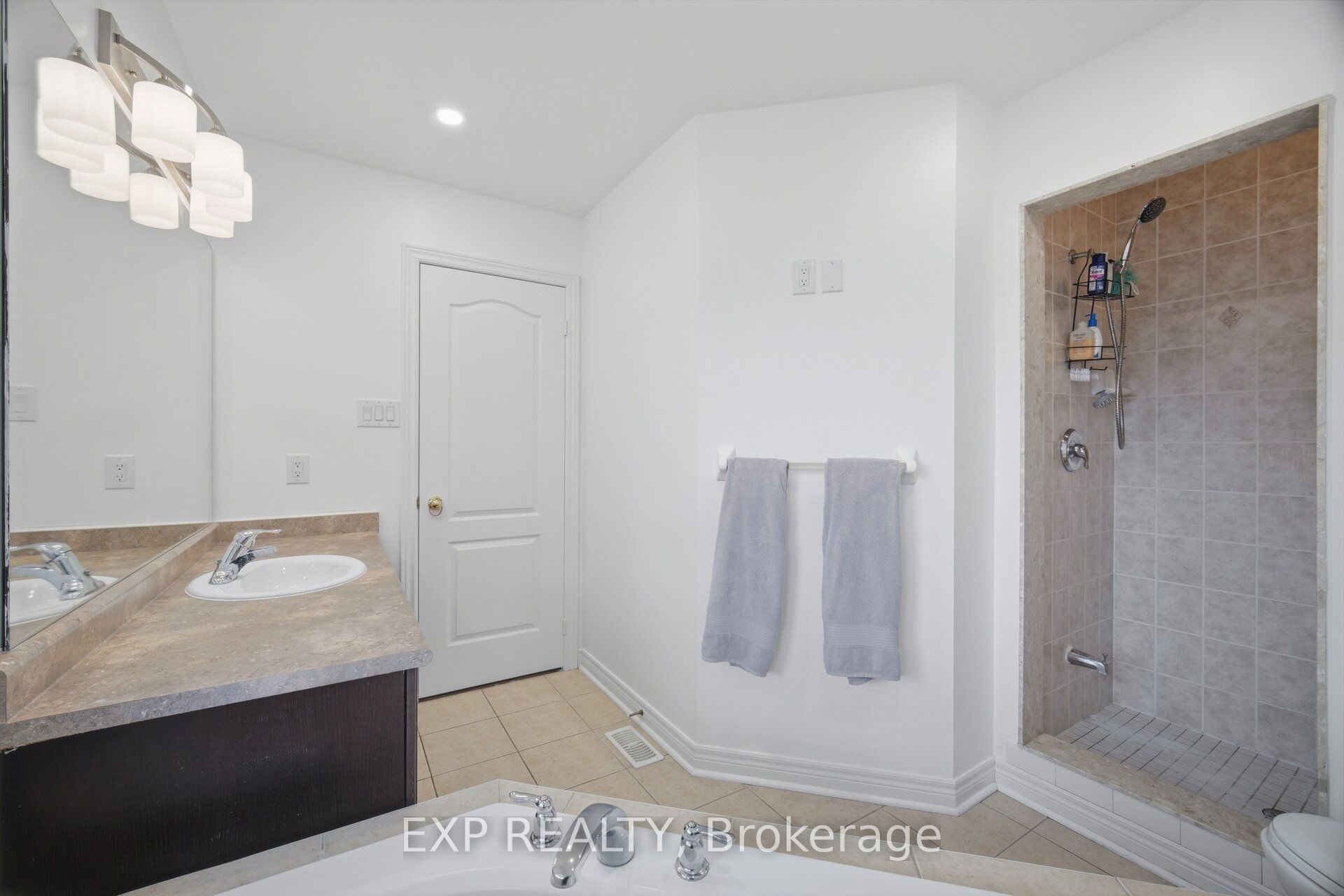 363 Holmes Crescent Property Photo 21