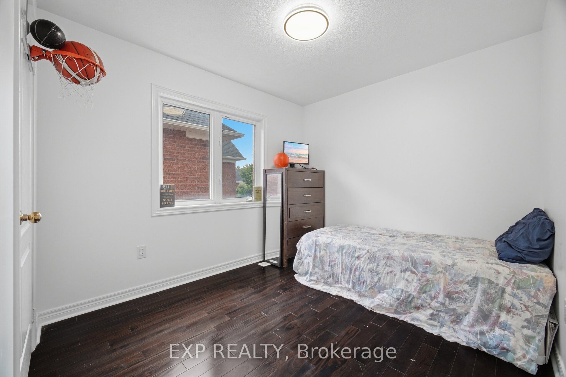 363 Holmes Crescent Property Photo 22