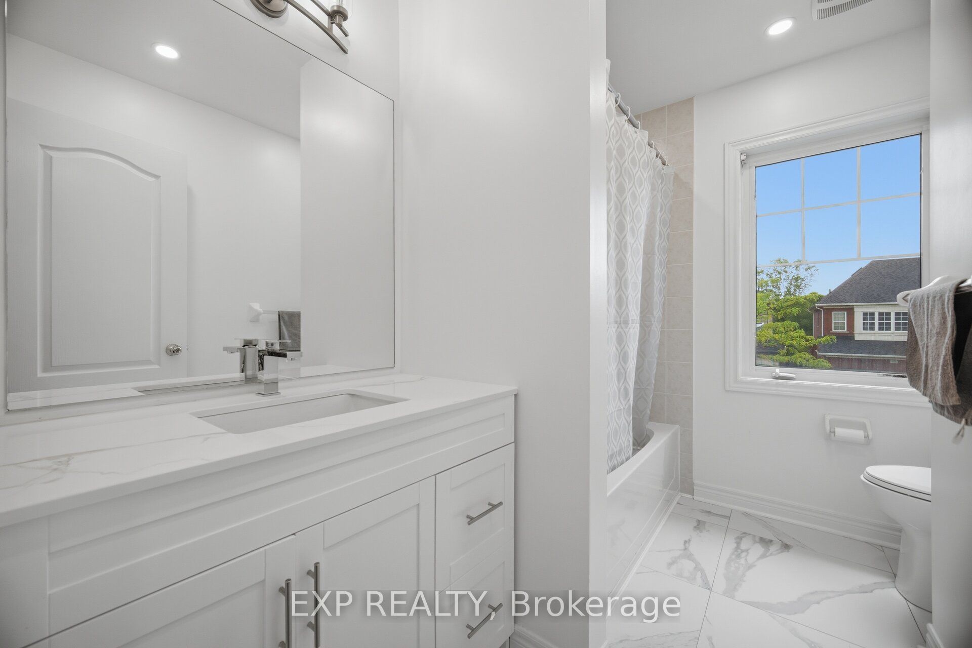 363 Holmes Crescent Property Photo 27