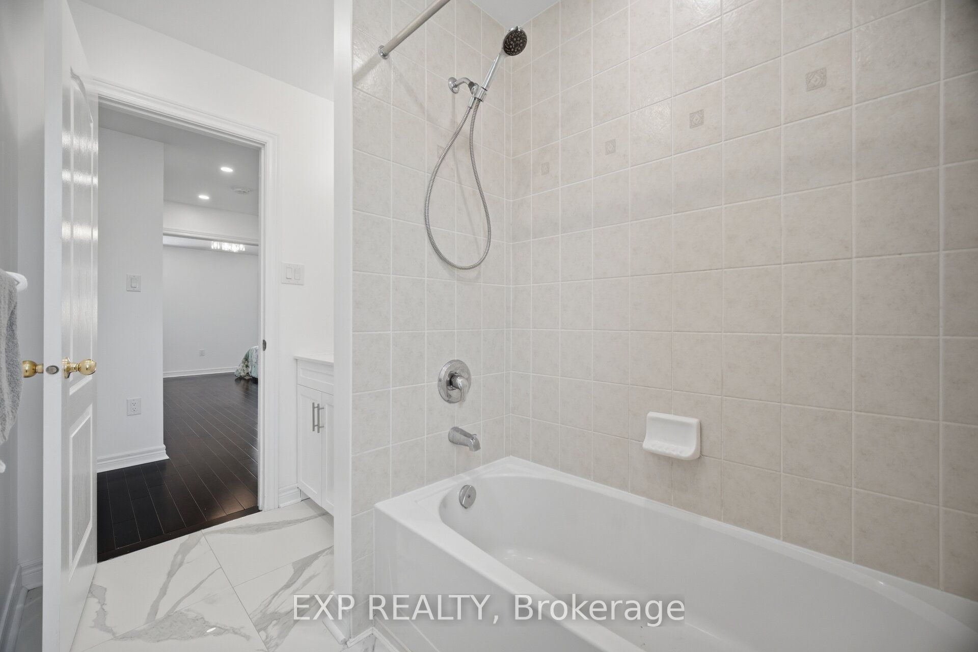 363 Holmes Crescent Property Photo 28