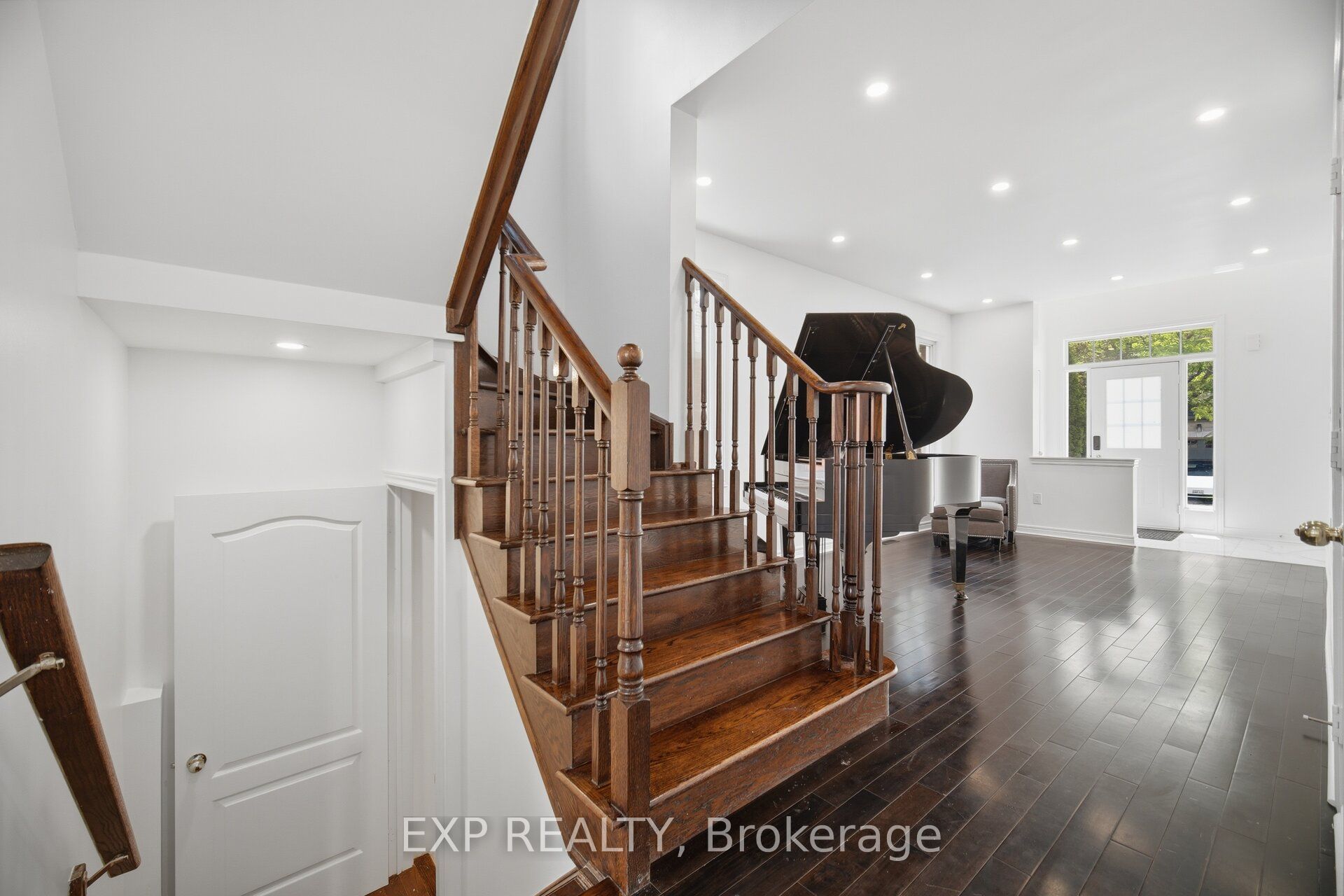 363 Holmes Crescent Property Photo 29