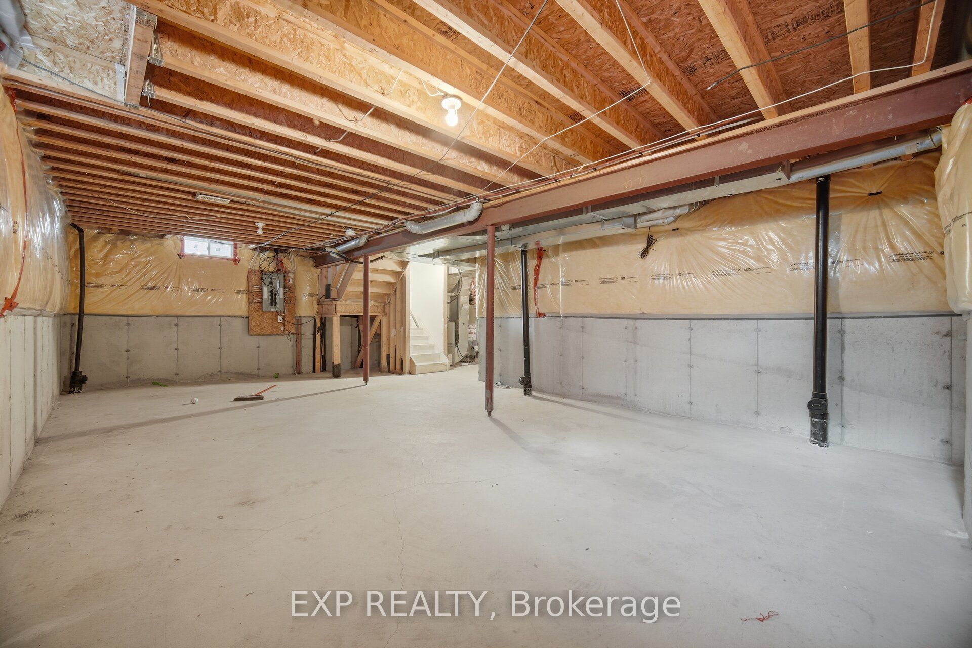 363 Holmes Crescent Property Photo 30