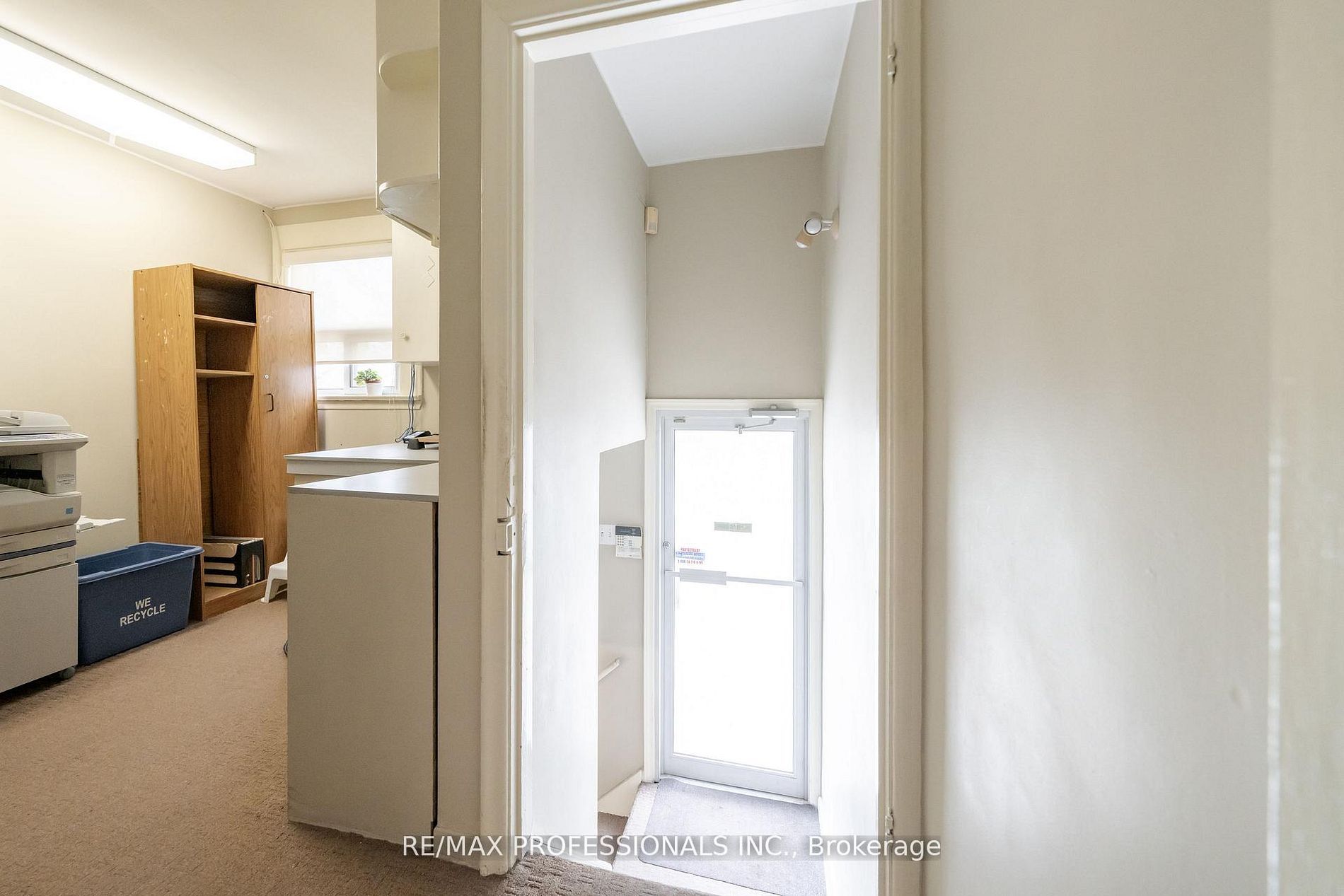 586 Browns Line Property Photo 8