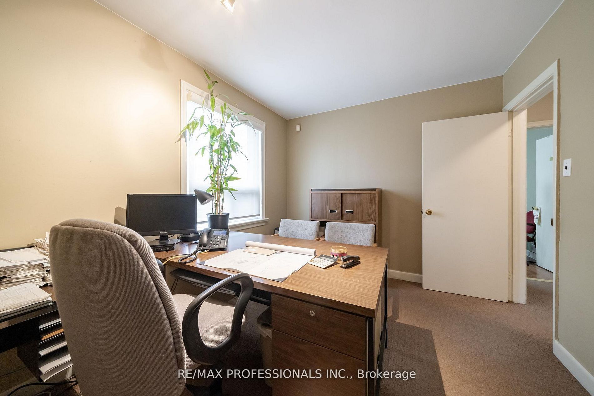 586 Browns Line Property Photo 16