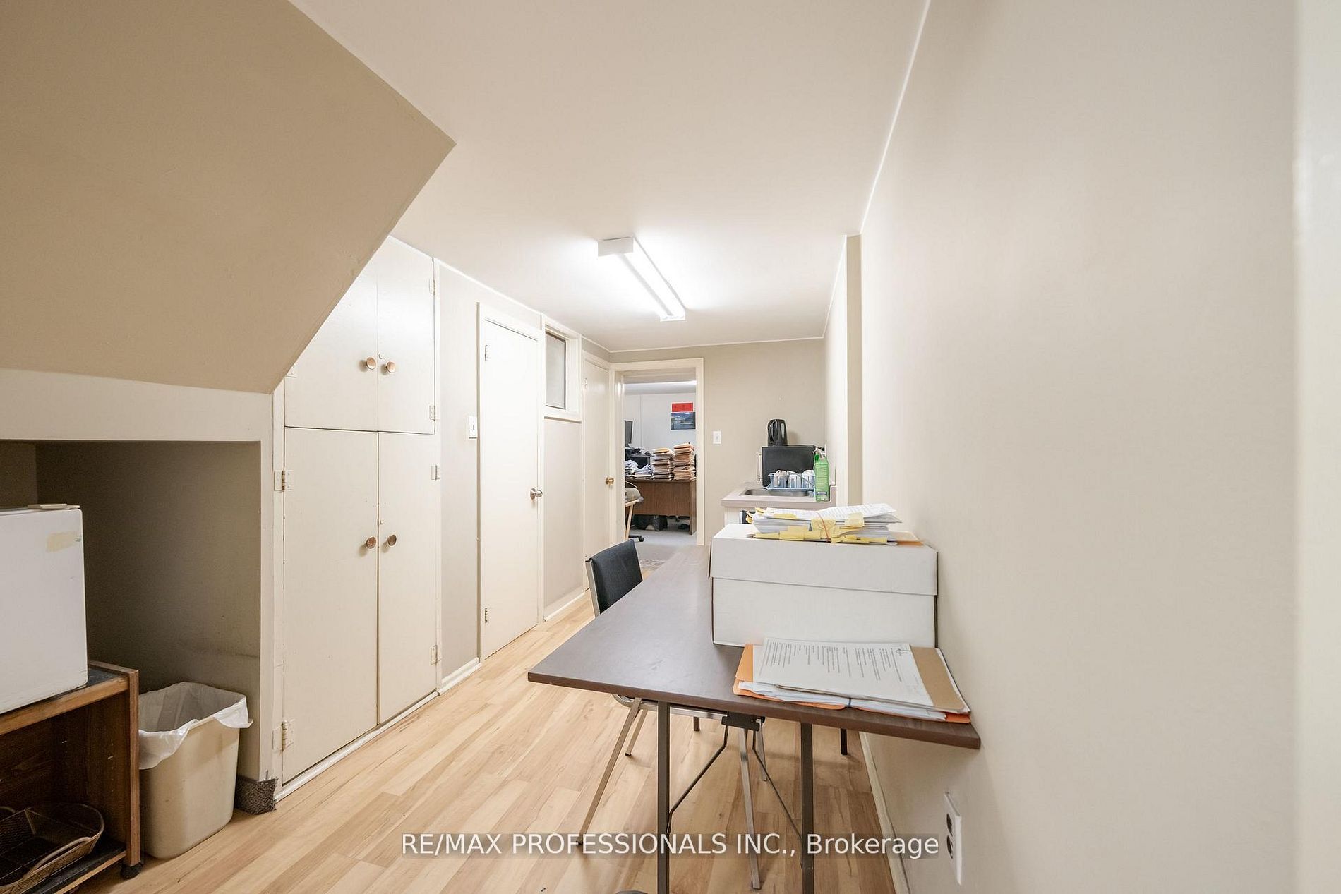 586 Browns Line Property Photo 21