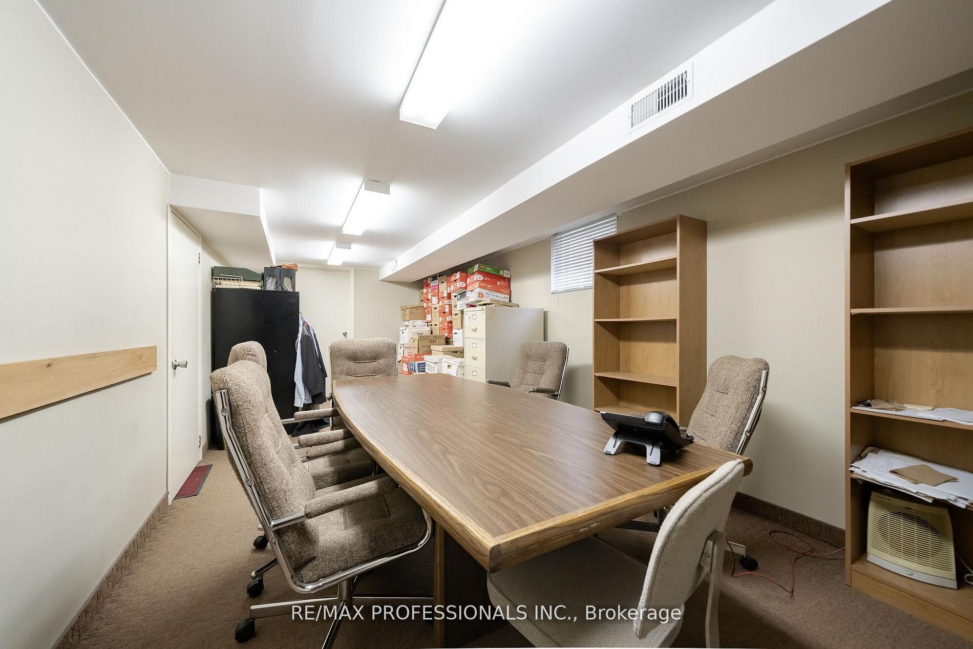 586 Browns Line Property Photo 23