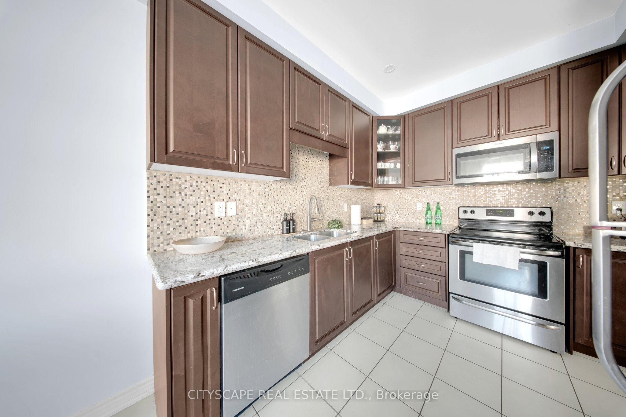 5517 Meadowcrest Avenue Property Photo 14