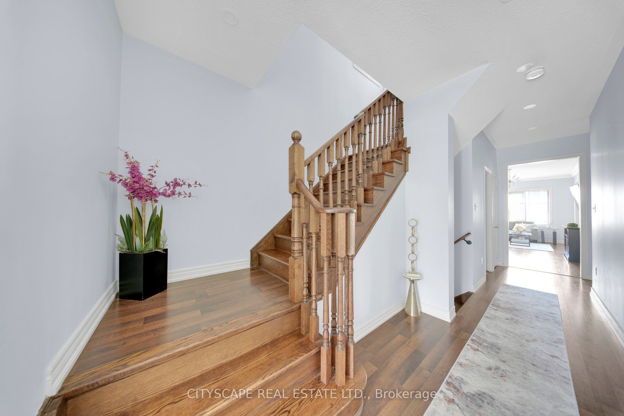 5517 Meadowcrest Avenue Property Photo 15