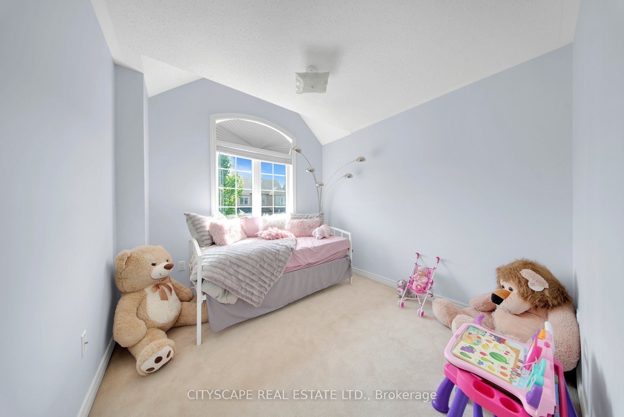 5517 Meadowcrest Avenue Property Photo 17