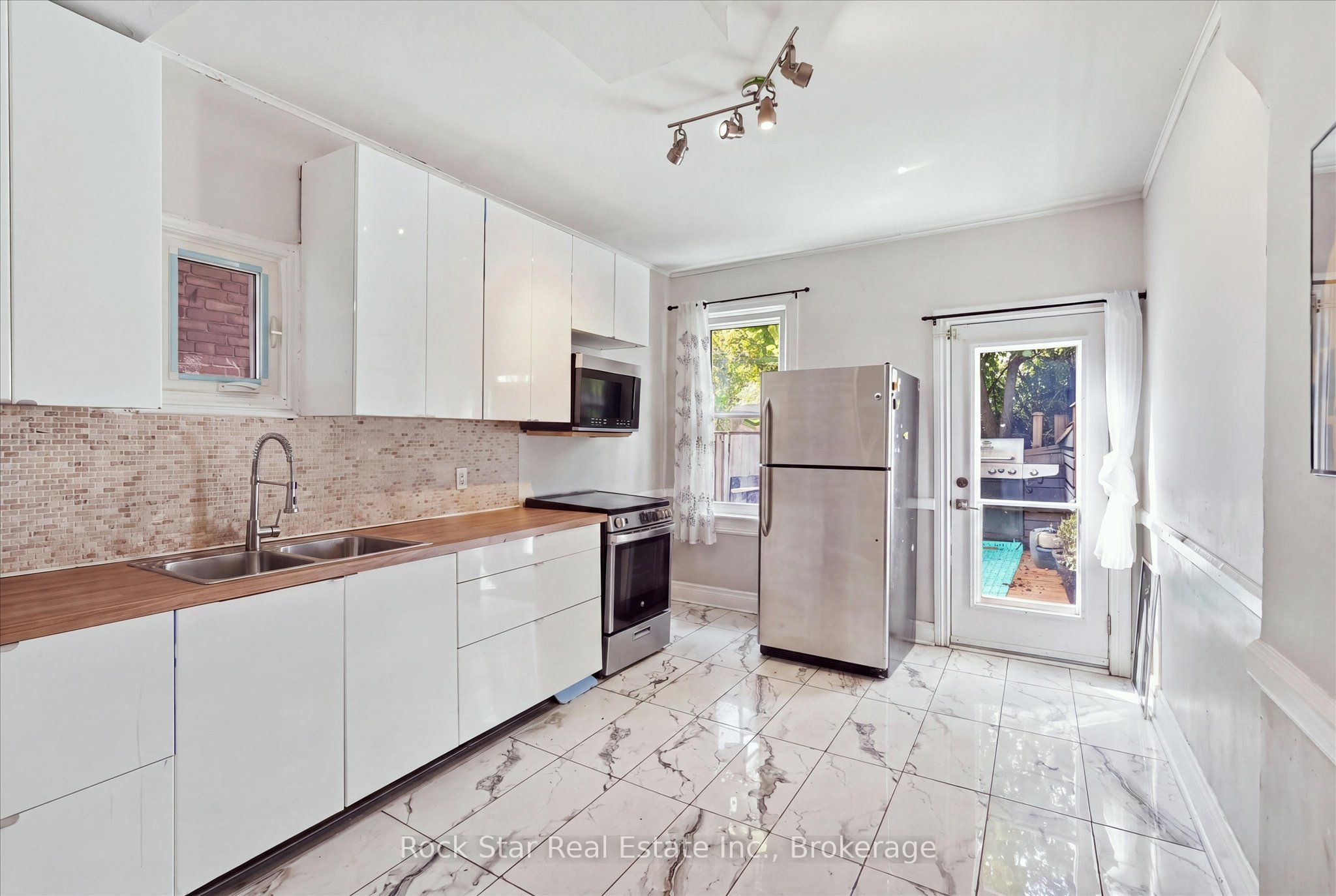 1259 Davenport Road Property Photo 8