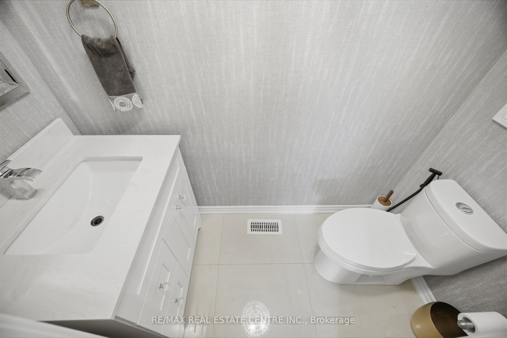 2425 Quetico Crescent Property Photo 18