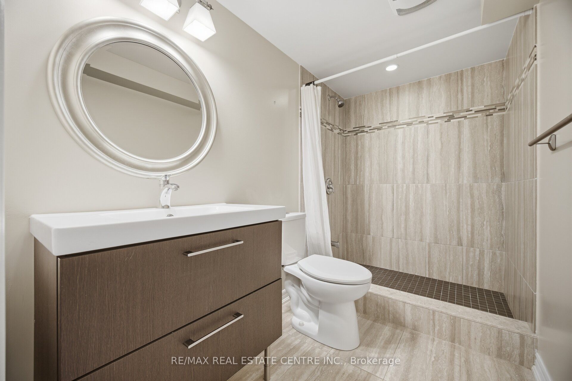 2425 Quetico Crescent Property Photo 44