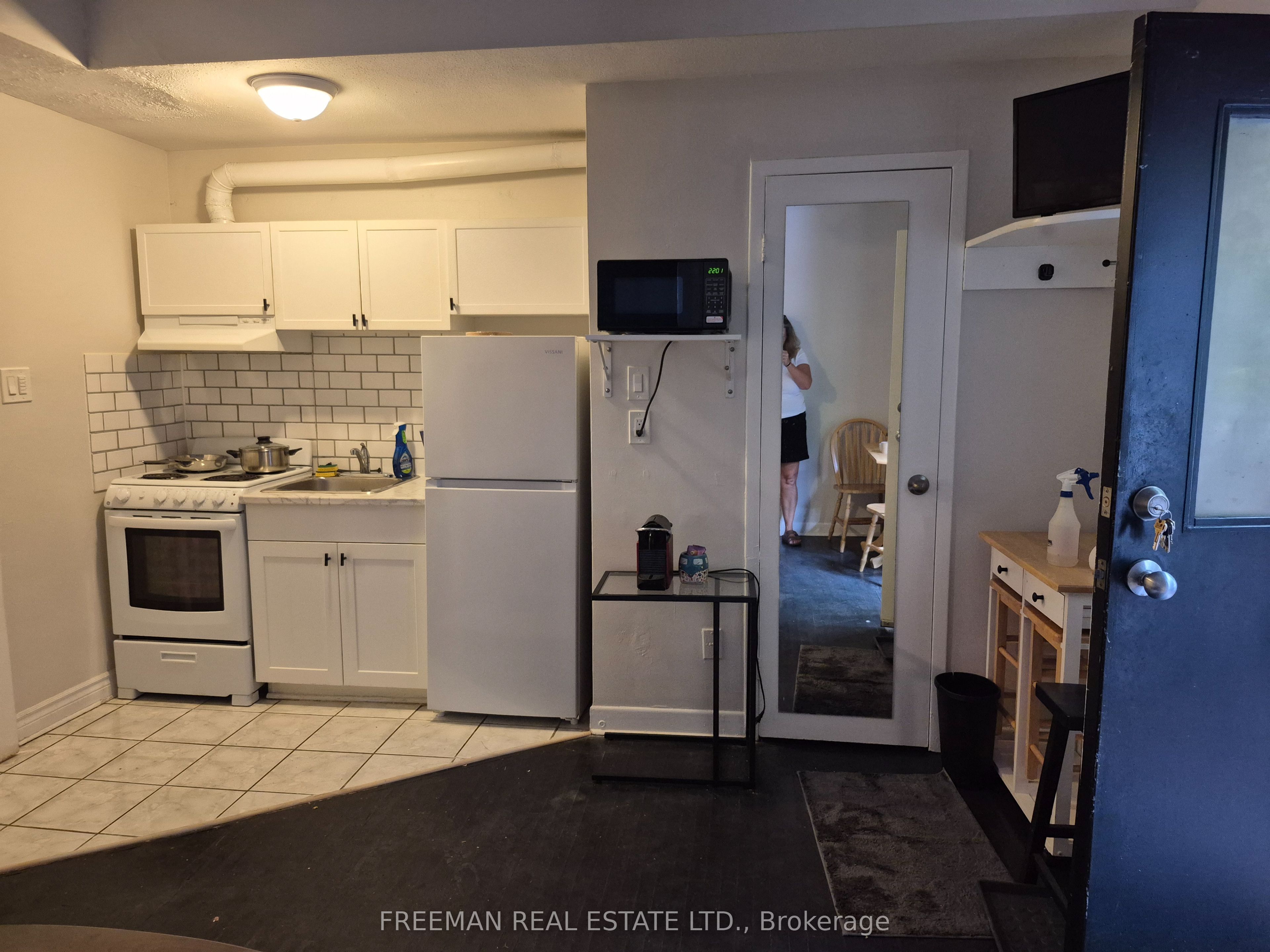 158 Dowling Avenue 204 Property Photo 4