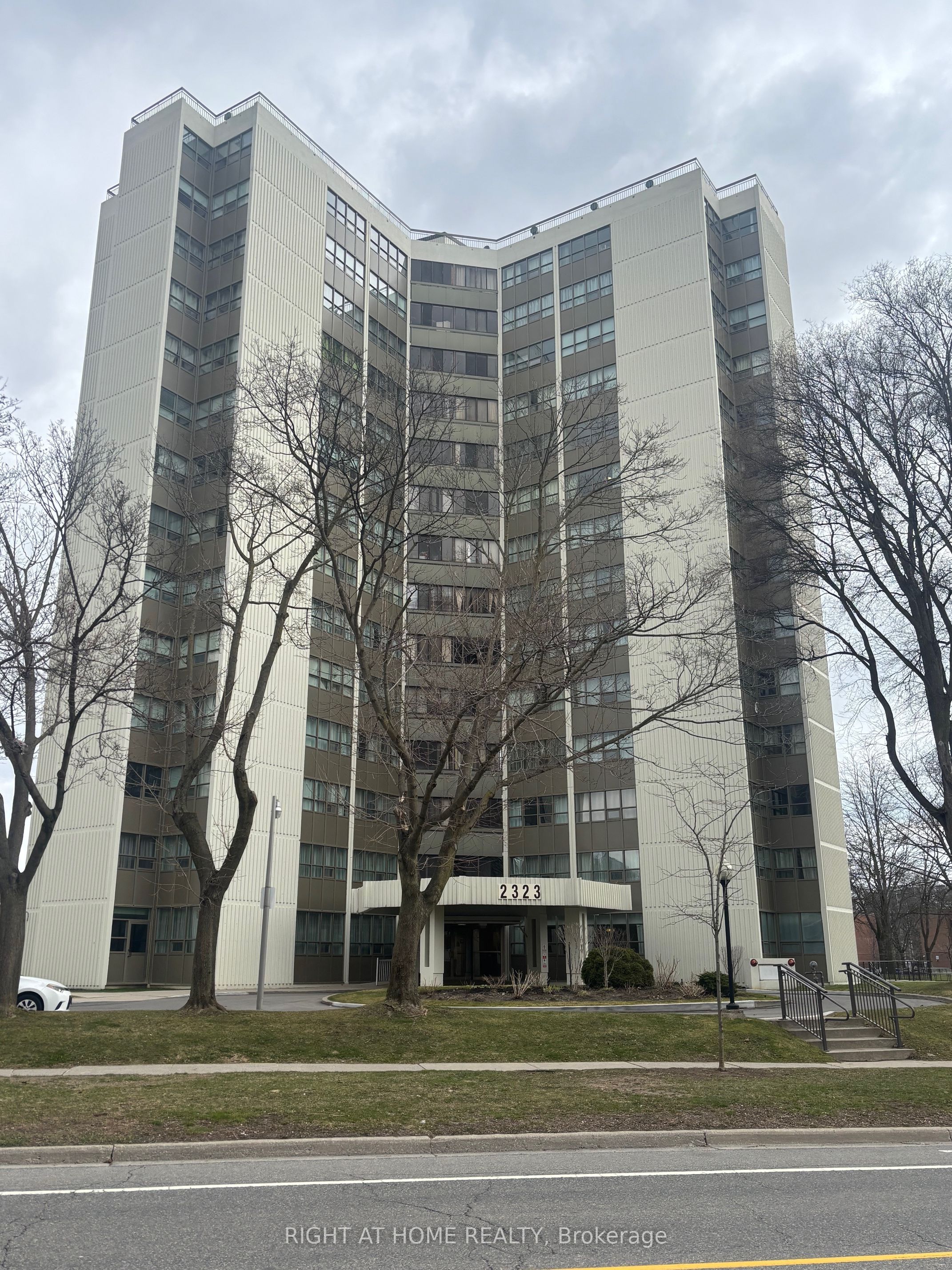 2323 Confederation Parkway N PH4 Property Photo 1