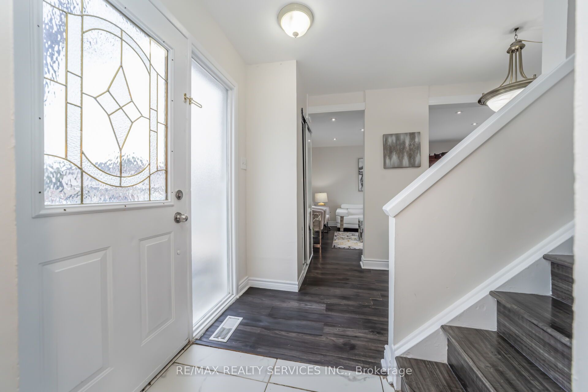 11 Juliette Square Property Photo 5