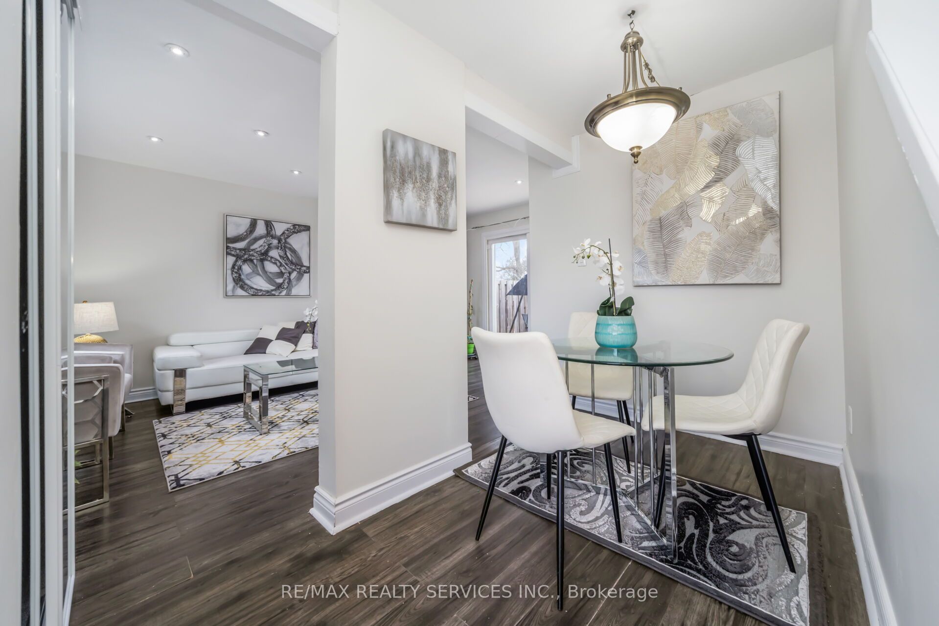 11 Juliette Square Property Photo 6
