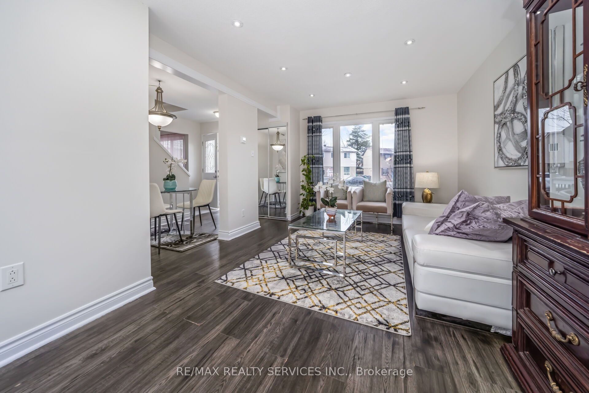 11 Juliette Square Property Photo 13