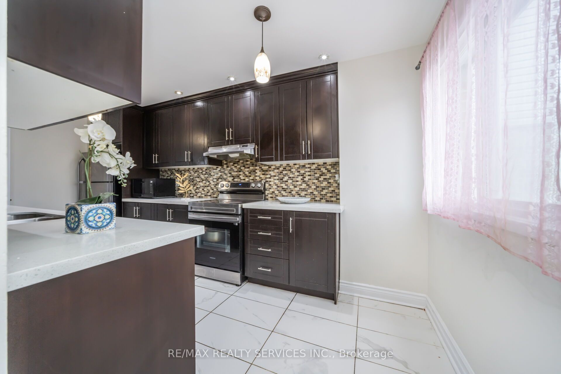 11 Juliette Square Property Photo 14