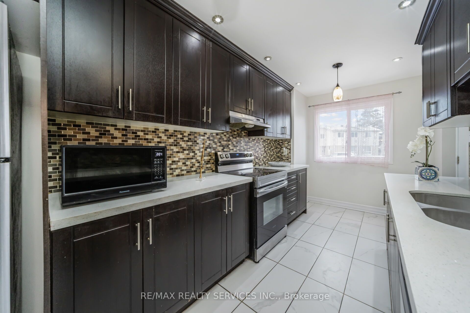 11 Juliette Square Property Photo 16