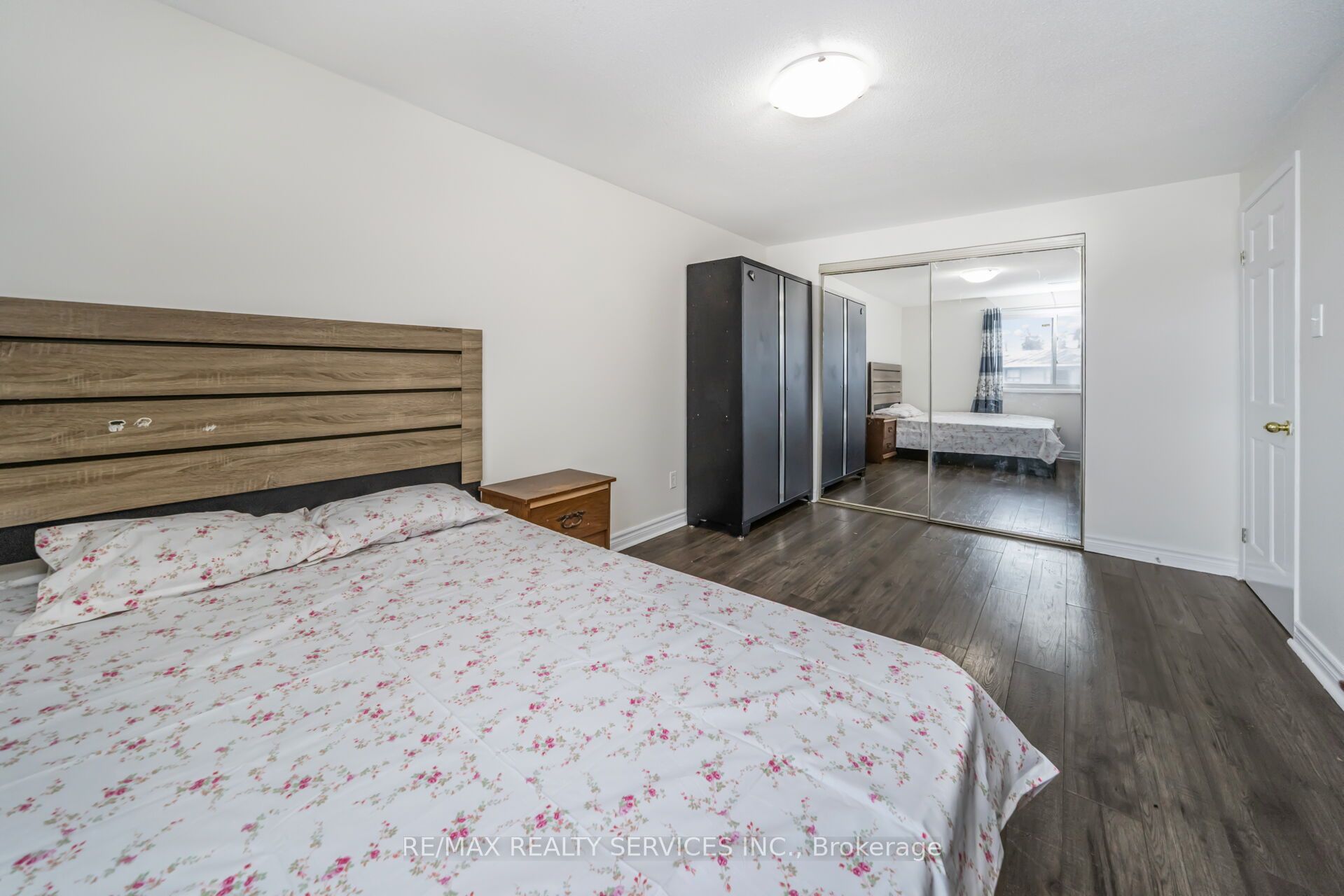 11 Juliette Square Property Photo 21