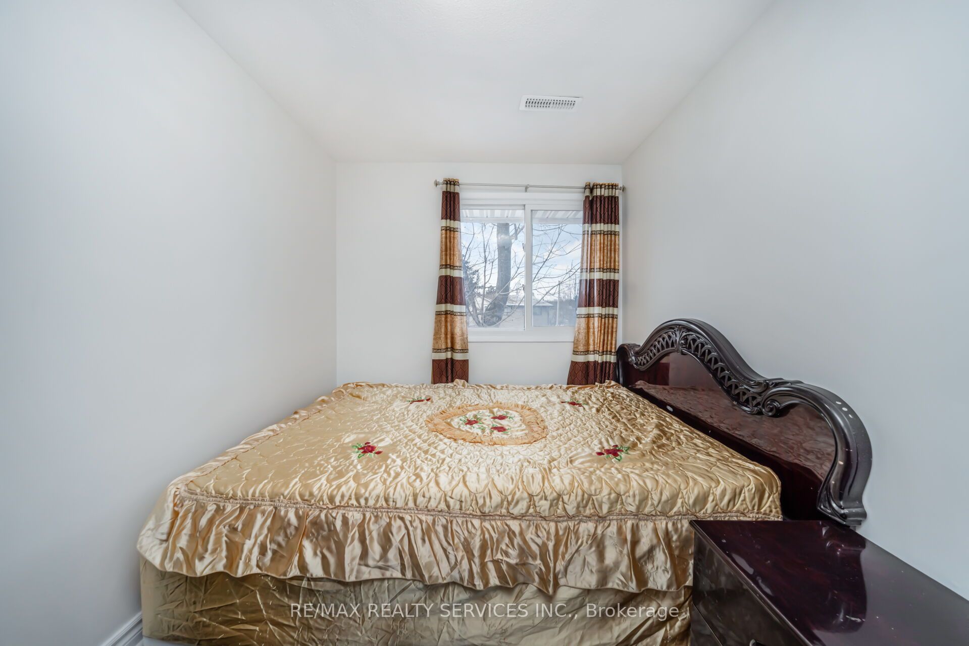 11 Juliette Square Property Photo 23