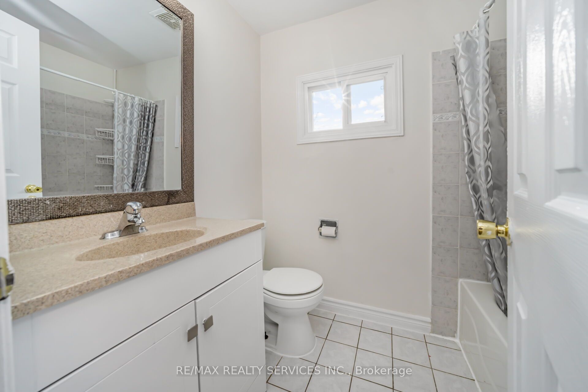 11 Juliette Square Property Photo 25