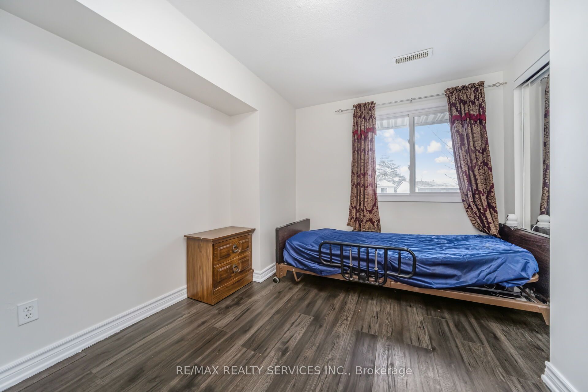 11 Juliette Square Property Photo 27