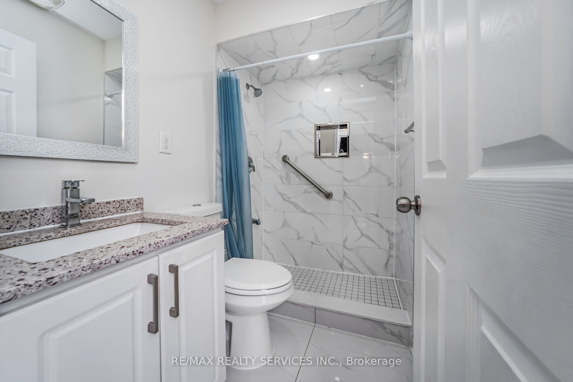11 Juliette Square Property Photo 31