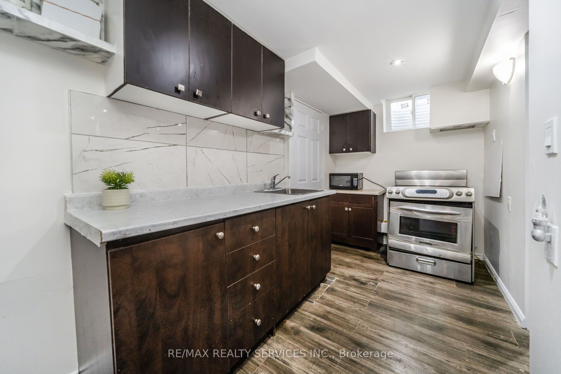 11 Juliette Square Property Photo 34